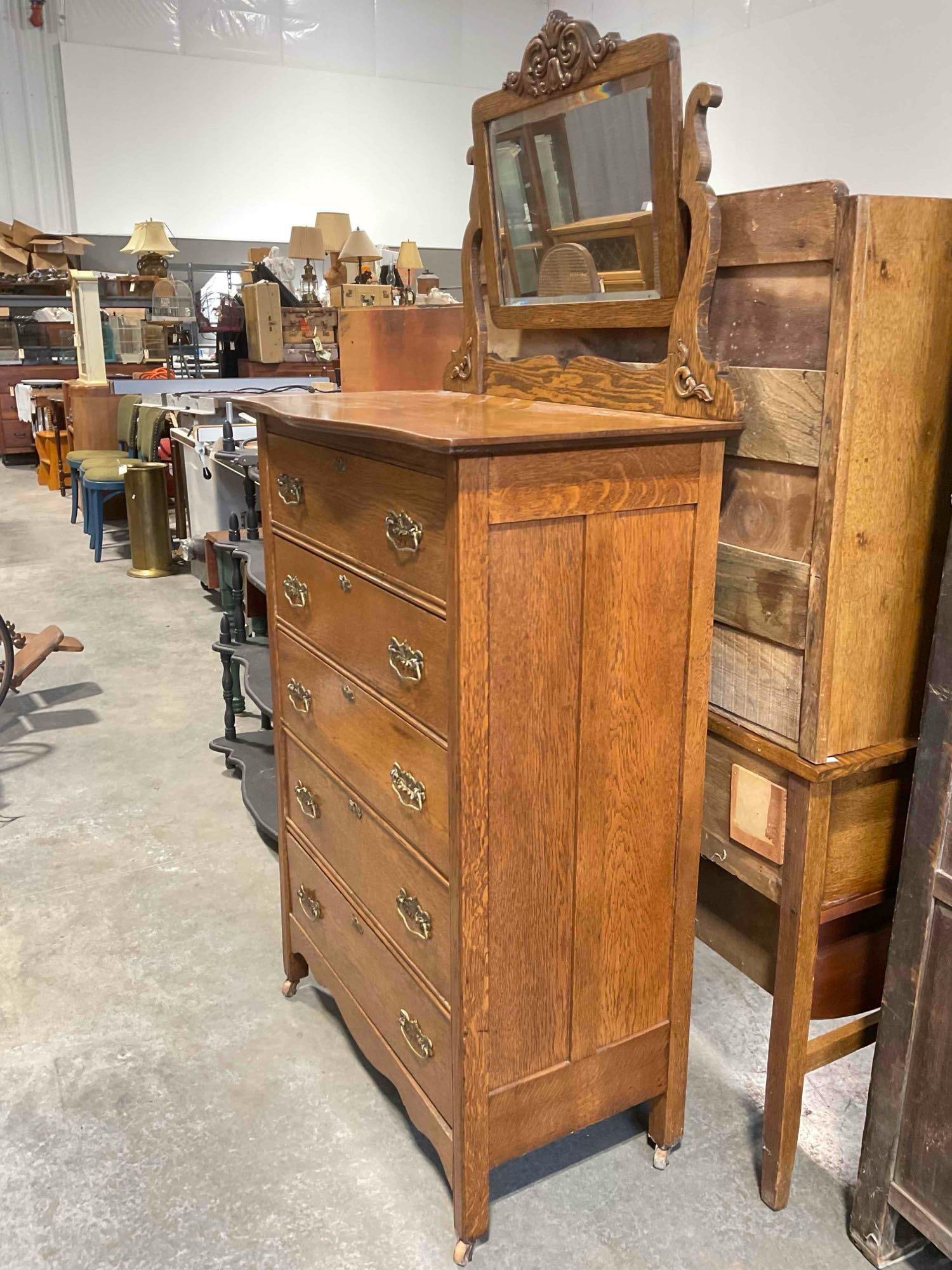 Lovely Antique Oak Wood 5-Drawer Dresser w/ Revolving Mirror. Very Good Condition. See pics. - 3