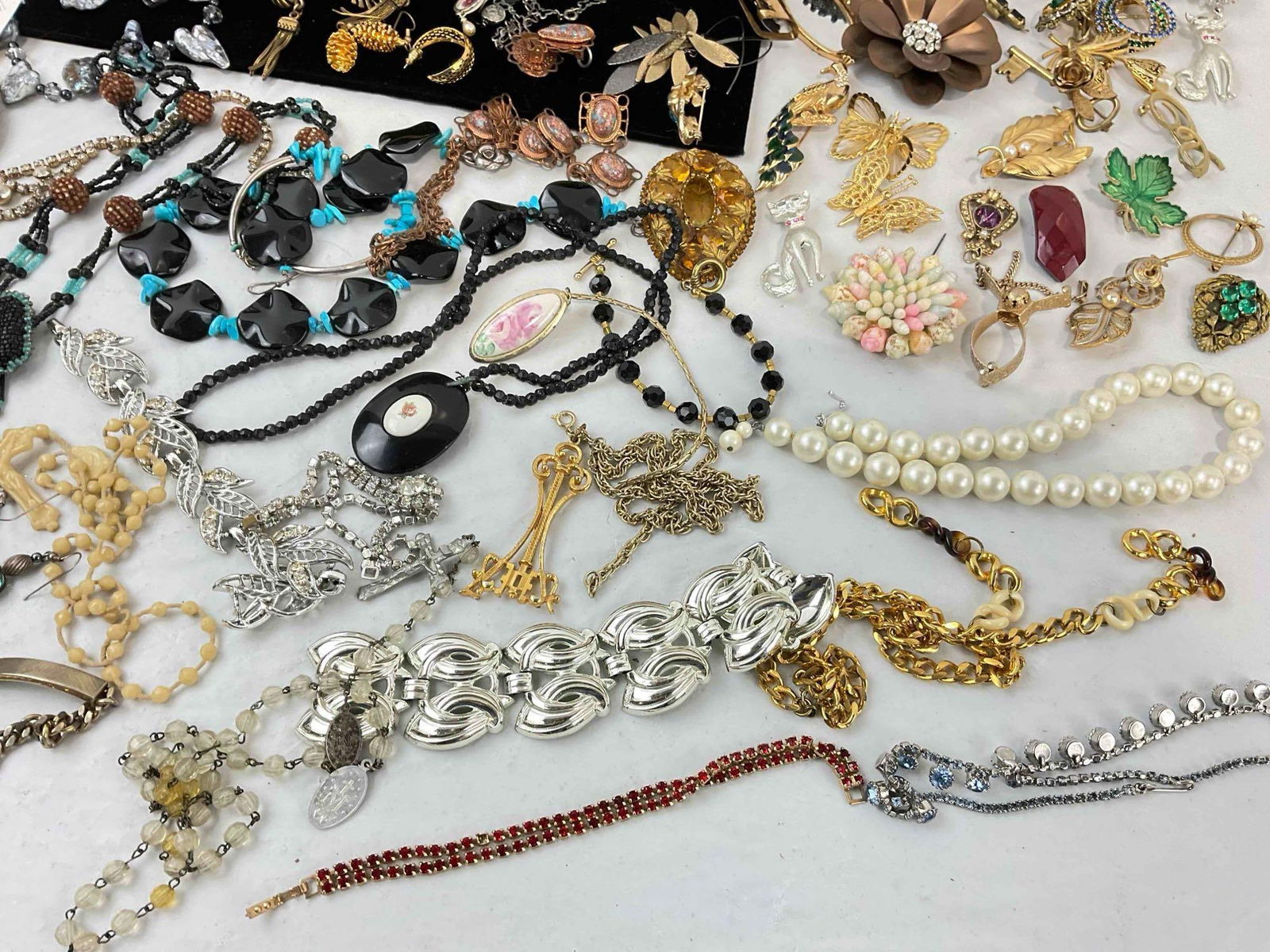 Large Selection of vintage Mostly MC Fashion Jewelry Some Signed See pics - 7