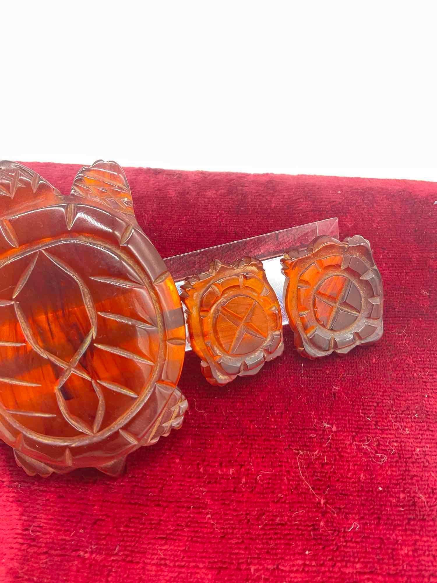 Circa 1930's -40's Women's Bakelite Turtle Belt Buckle & 3 matching buttons - 3