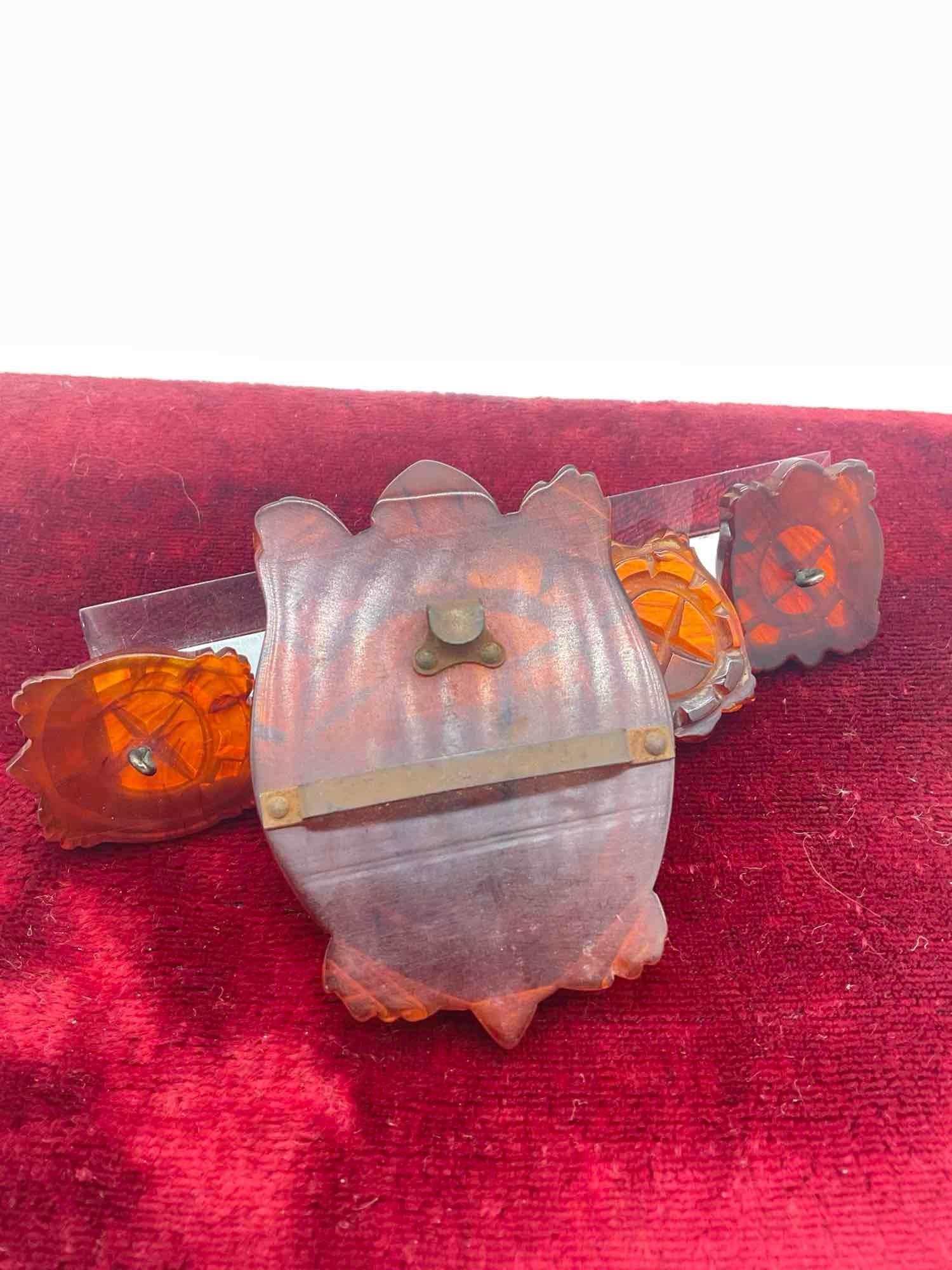 Circa 1930's -40's Women's Bakelite Turtle Belt Buckle & 3 matching buttons - 4