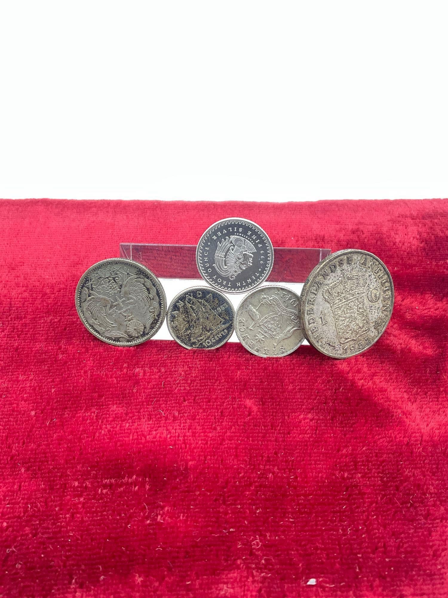 5x silver Foreign Coins , 1924 Japanese 50 Sen, 1942 6 pence, 1963 Canadian Dime , 1952 1-G, Plus: c-5010 1952 Netherlands 1-G 1/10 .999 Troy ounce of silver Mayan Calendar 