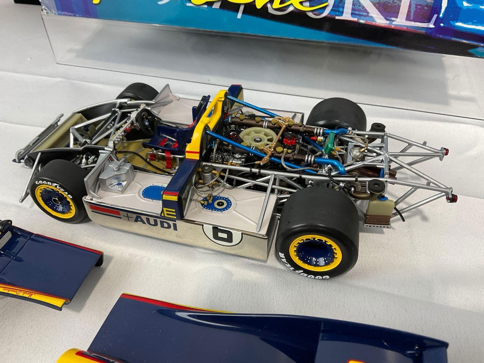 Exoto 1975 Porsche 917/30 #6 Sunoco 1/18 Scale Diecast Car Model orig box, Signed by Roger Penske - 4