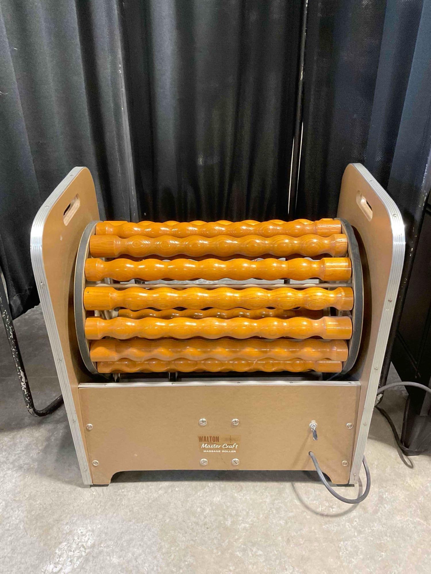Vintage Walton MasterCraft Massage Roller. Tested, Works. Very Good Condition. See pics. (1 of 6)
