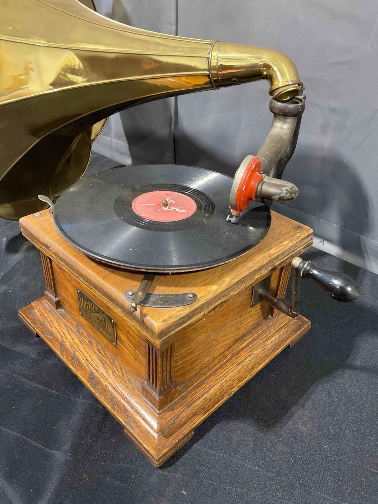 Antique Victor Phonograph Model Vic. 11 w/ Brass Horn. Good Condition. See pics. - 7
