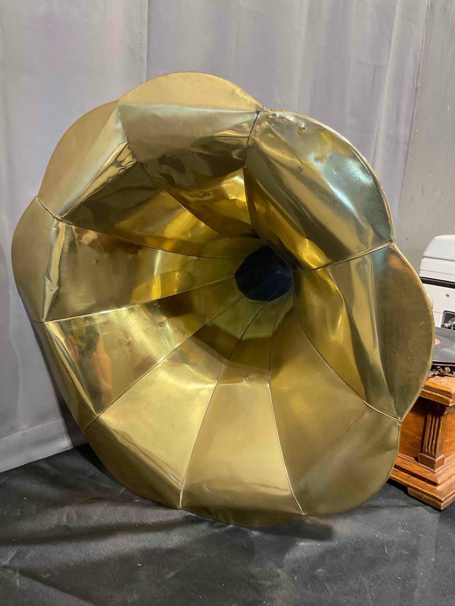 Antique Victor Phonograph Model Vic. 11 w/ Brass Horn. Good Condition. See pics. - 8