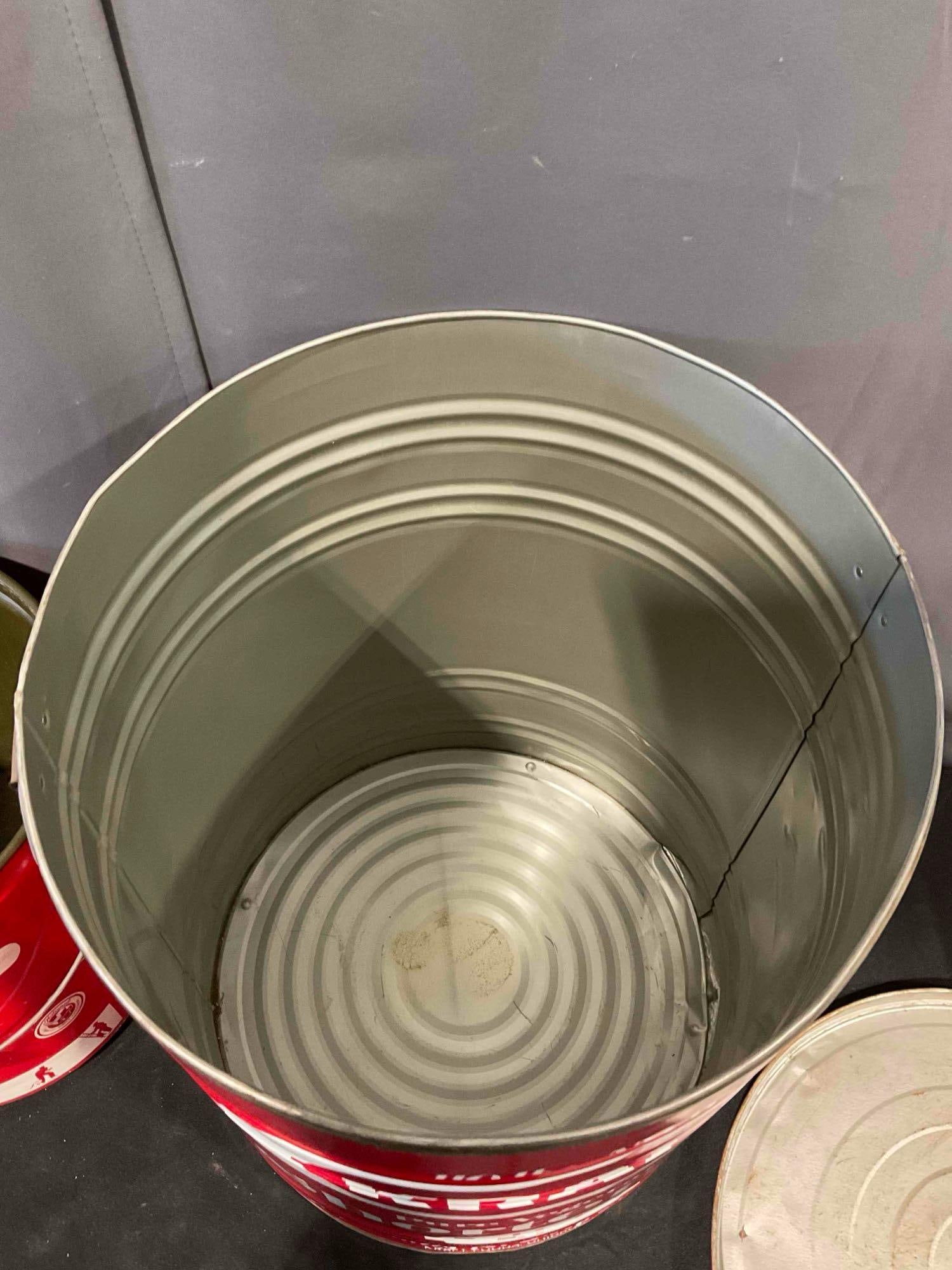 2 pcs Vintage Red Metal Cans, incl. Kraft Shortening & Janco United Janitor Supplies. See pics. - 6