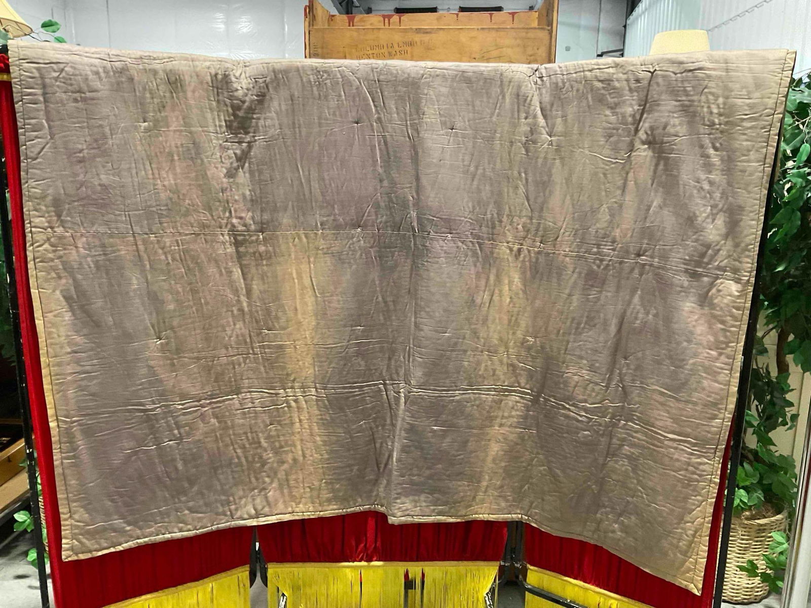 Vintage Colorful Mixed Fabric Patchwork Hand Quilted Bedspread Blanket. Very Good Condition. - 5