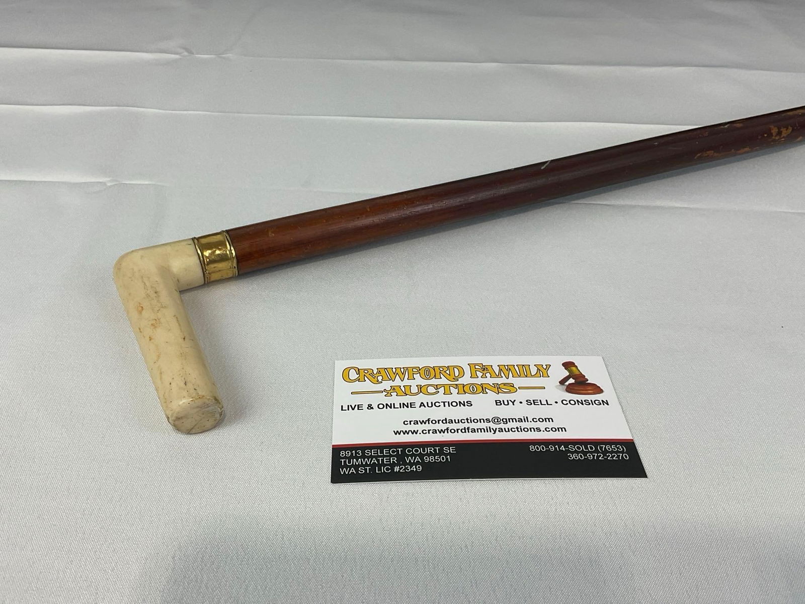 Antique Bone Handled Cane, w/ gold plated Collar, 33h x 4w x 2d inches: Appears to be in good shape. The piece measures approx 33h x 4w x 2d inches. See pics. E-5490 