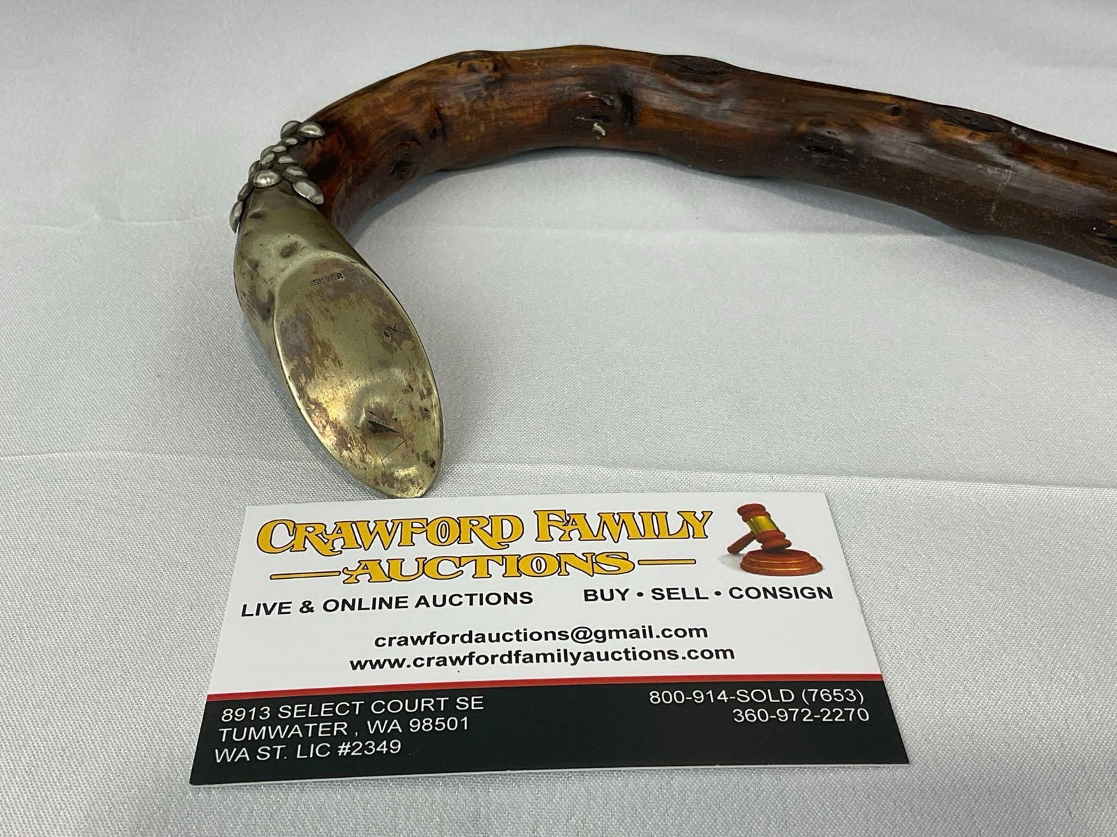 Antique Silver Capped Curved Briarwood Cane, 36h x 6w x 2d inches: The cap on the cane is marked Silver. Appears to be in good shape. The piece measures approx 36h x 6w x 2d inches. See pics. E-5490