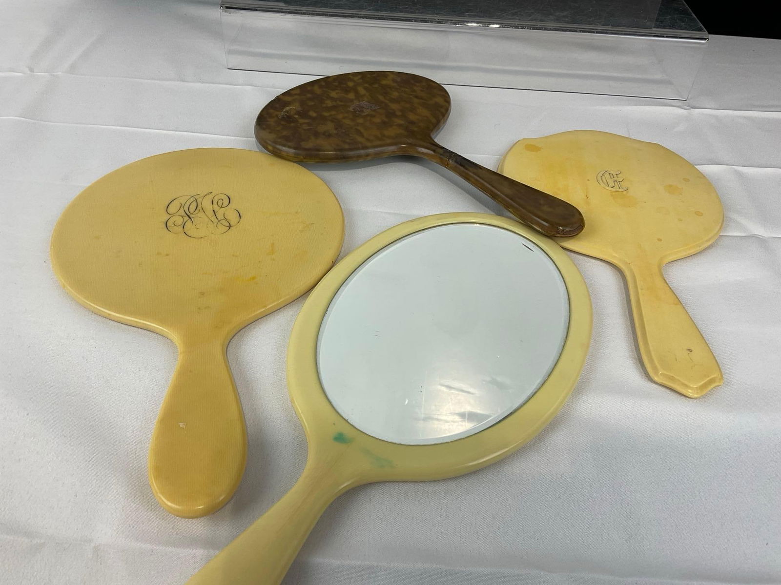 4 20th Century Vanity Mirrors, Bakelite/Celluloid in off-white color, 4 Beveled Glass Mirror - 3