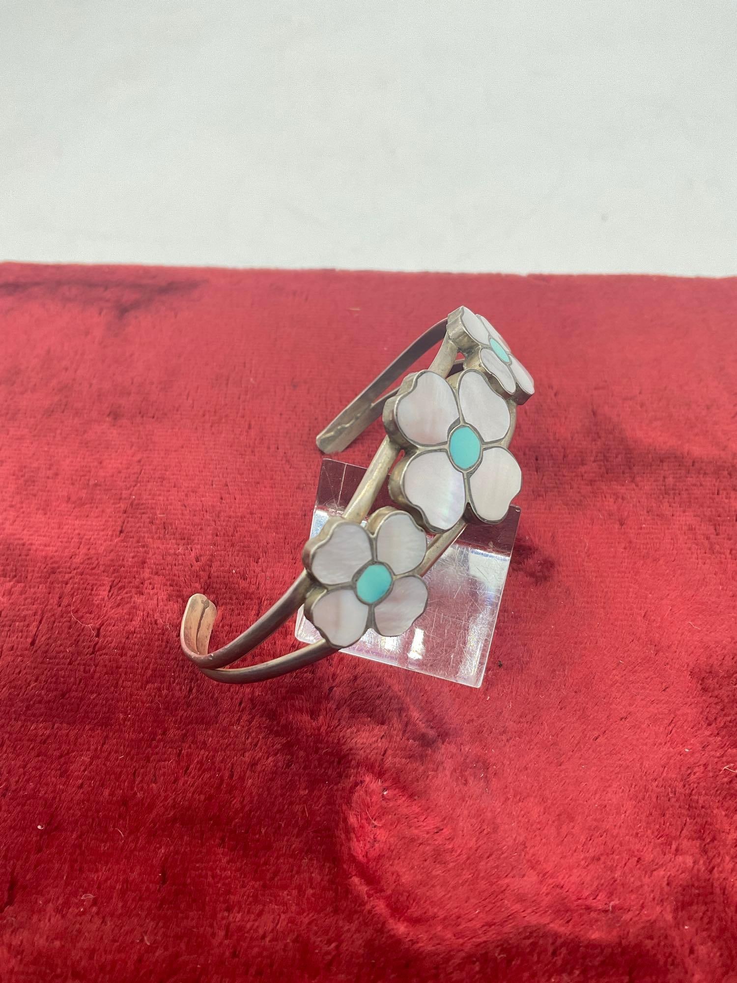 Lovely unmarked sterling silver floral bracelet w/ pink shell & turquoise - 2