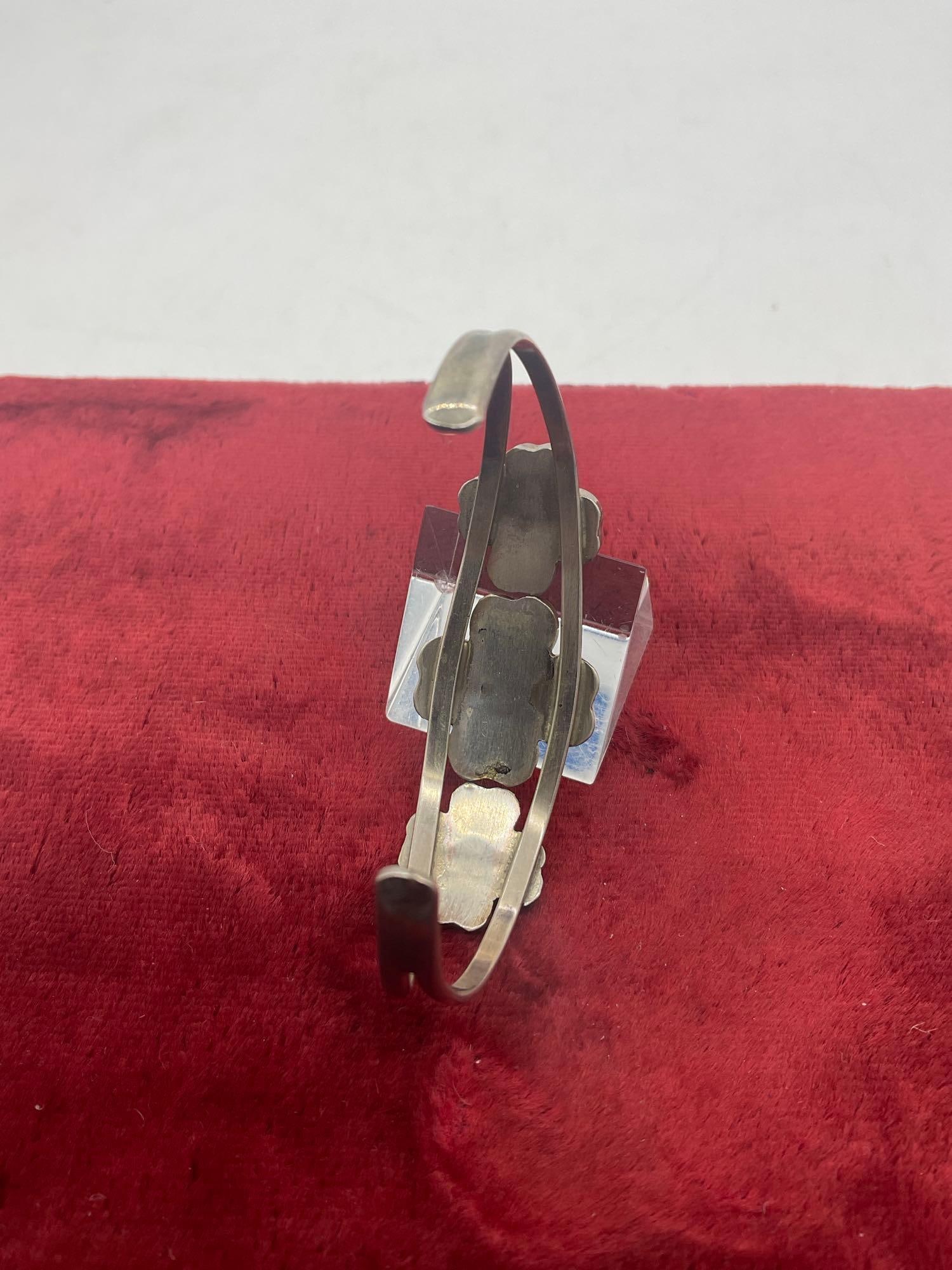 Lovely unmarked sterling silver floral bracelet w/ pink shell & turquoise - 4