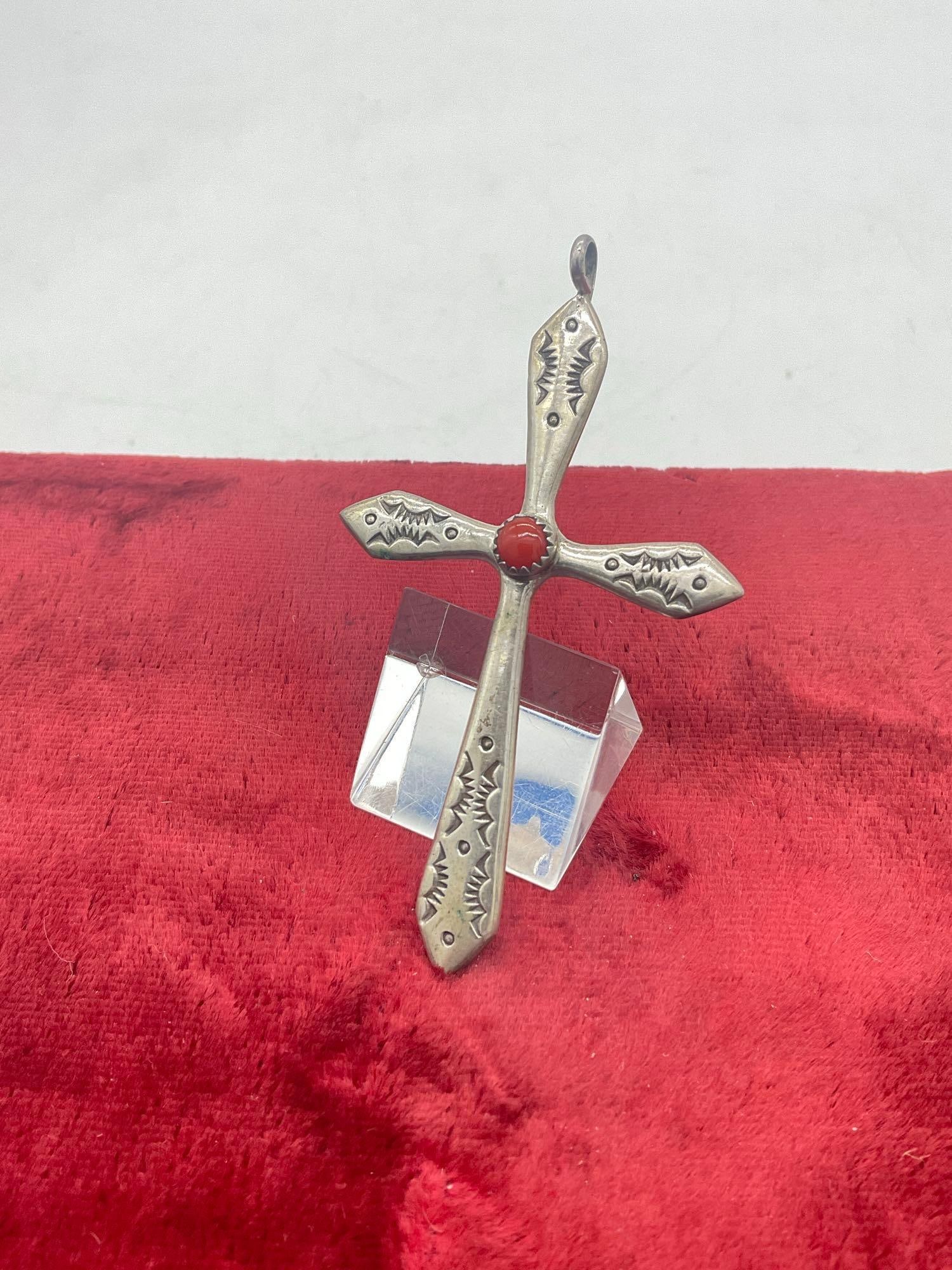 Lovely SW native American style sterling silver cross pendant w/ coral cabochon: Unmarked, approx 3" long Jc-5320 