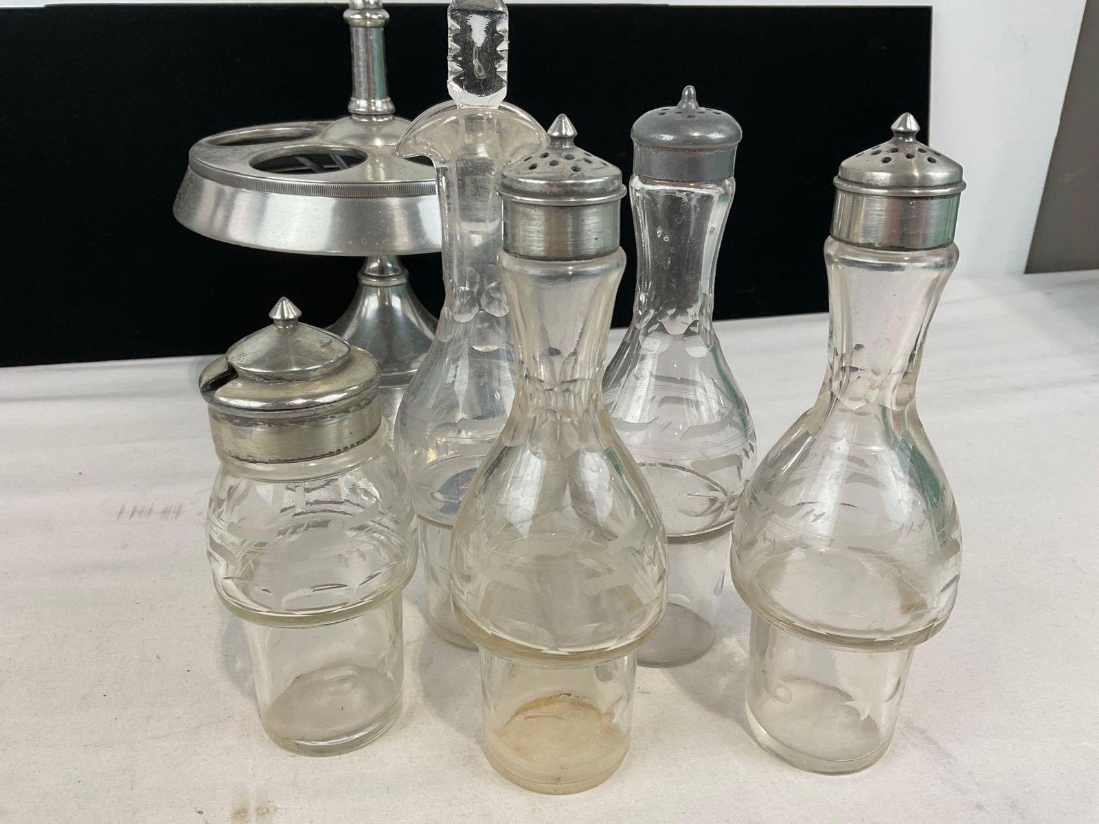 Vintage Middletown Plate Co Quadruple Plate Cruet Set, 3 Tall Shakers, 1 Screw Top Lid & 1 w/Stop... - 3