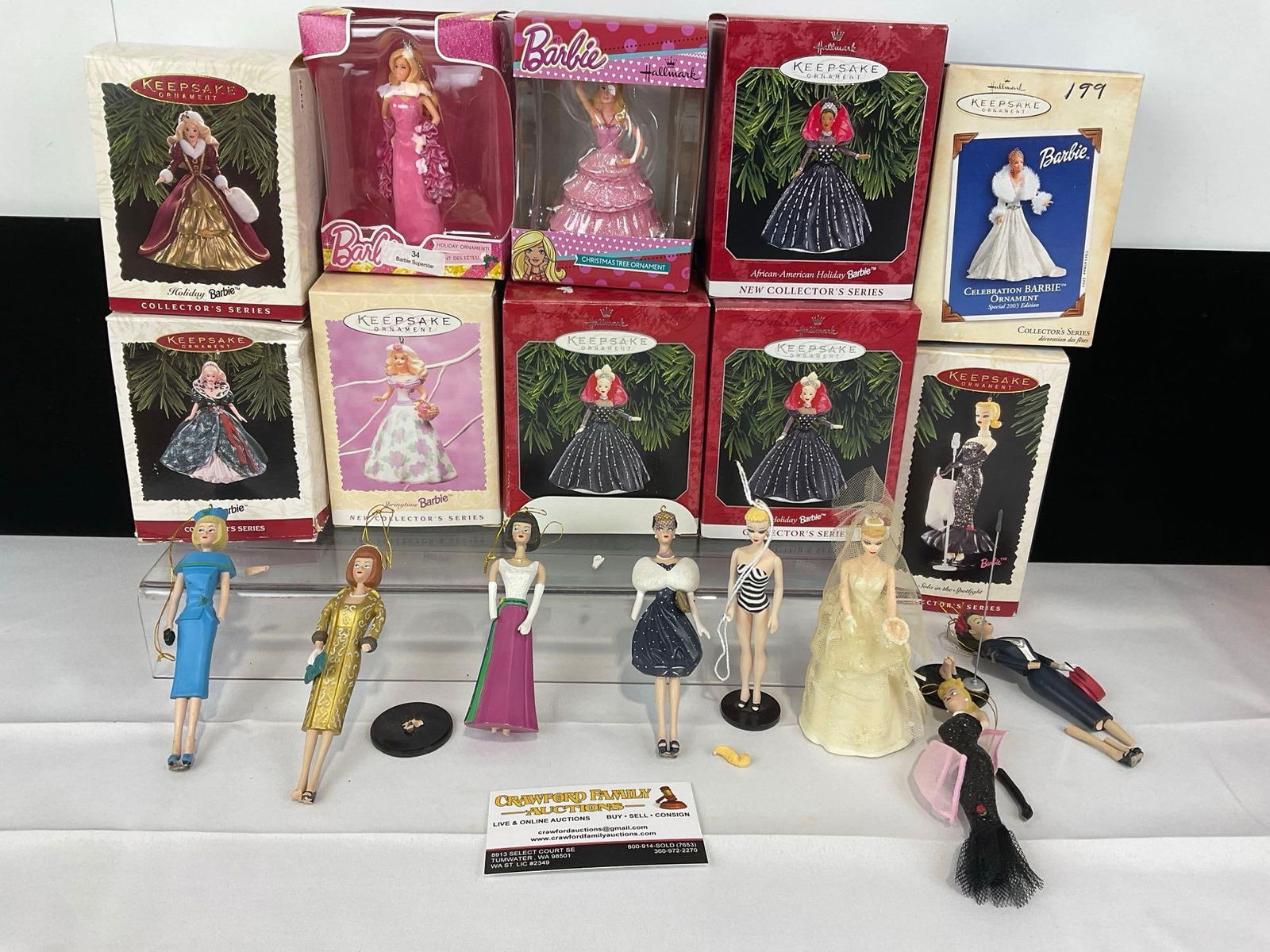 18 Barbie Christmas Ornaments, 7 w/ damage, & 10 w/box, Keepsake Ornaments & Hallmark: Appears to be in good shape. The piece measures approx 12h x 12w x 10d inches. See pics. E-5430 
