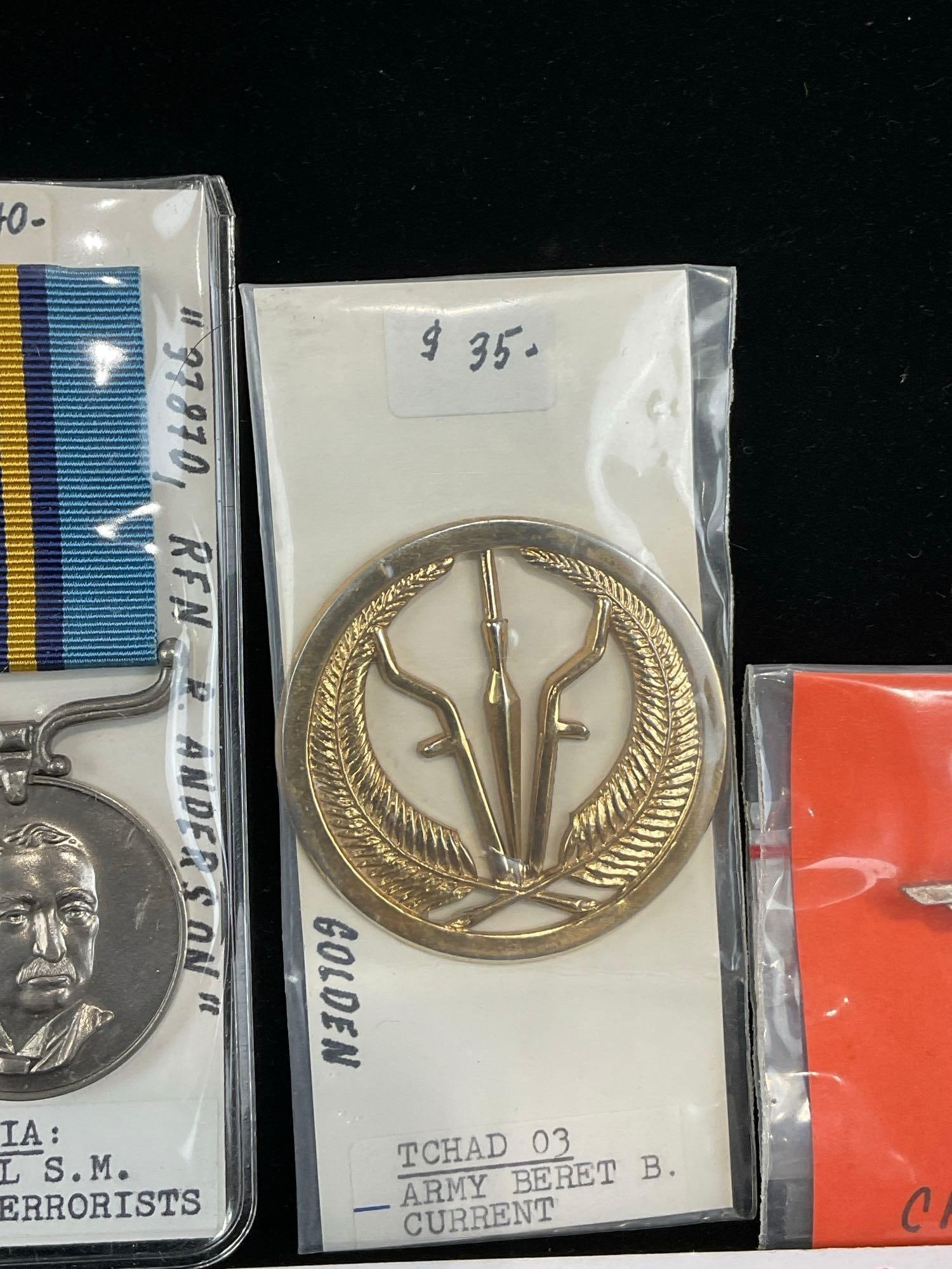 Rhodesian General Service Medal Anti& Pair of Chad Badges, Army Beret Badge & Para Quali Wings - 3