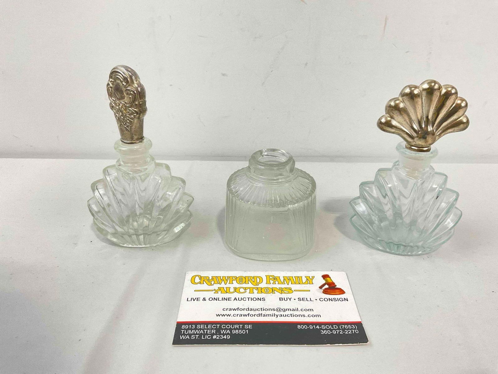 3 pcs Vintage Glass Perfume? Bottles, incl. 1x Parker & 2x w/ Silver Color Metal Lids. See pics.: 3 pcs Vintage Glass Perfume? Bottles, incl. 1x Parker & 2x w/ Silver Color Metal Lids. Minor wear indicative of age, otherwise in very good condition. measures 2" x 3" x 4" Dm-5440 