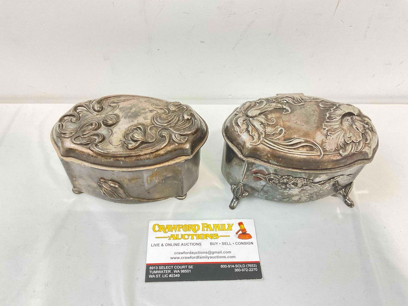 2 pcs Antique Gorgeous Silver Plated Dresser Boxes w/ Art Nouveau Floral Design. See pics.: 2 pcs Antique Gorgeous Silver Plated Dresser Boxes w/ Art Nouveau Floral Design. One is sticky with spilled eucalyptus oil, both are patinated, condition is otherwise very good. Larger measures 4" x 3