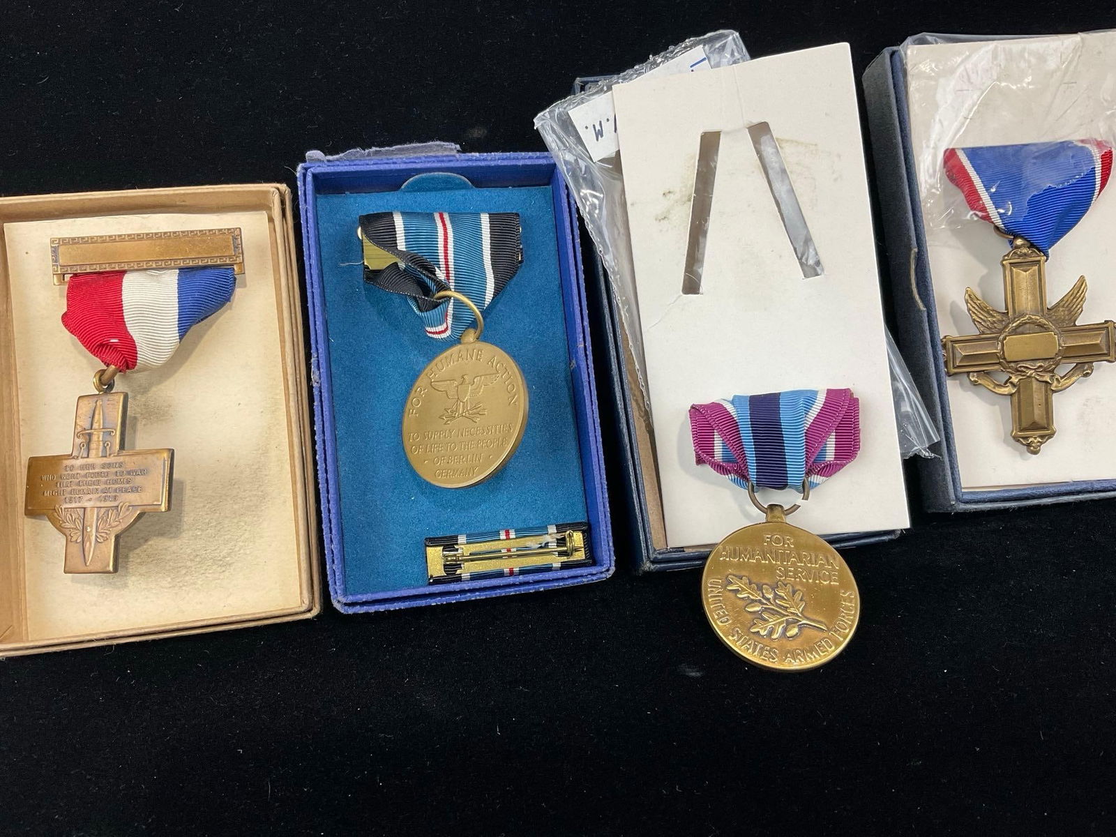4 US Medals, WW1 New Haven Mothers Serv, Medal for Humane Action, Human. Serv & Disting. Serv. Cr... - 4