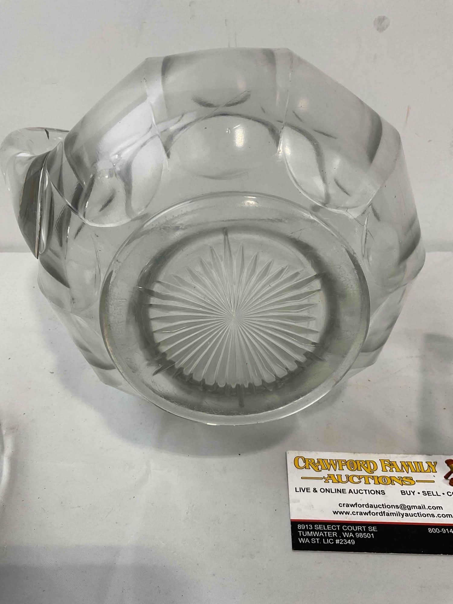 3 pcs Vintage Clear Glass Water Pitchers. Very Good Condition. Measures 9" x 5" x 9" See pics. - 7