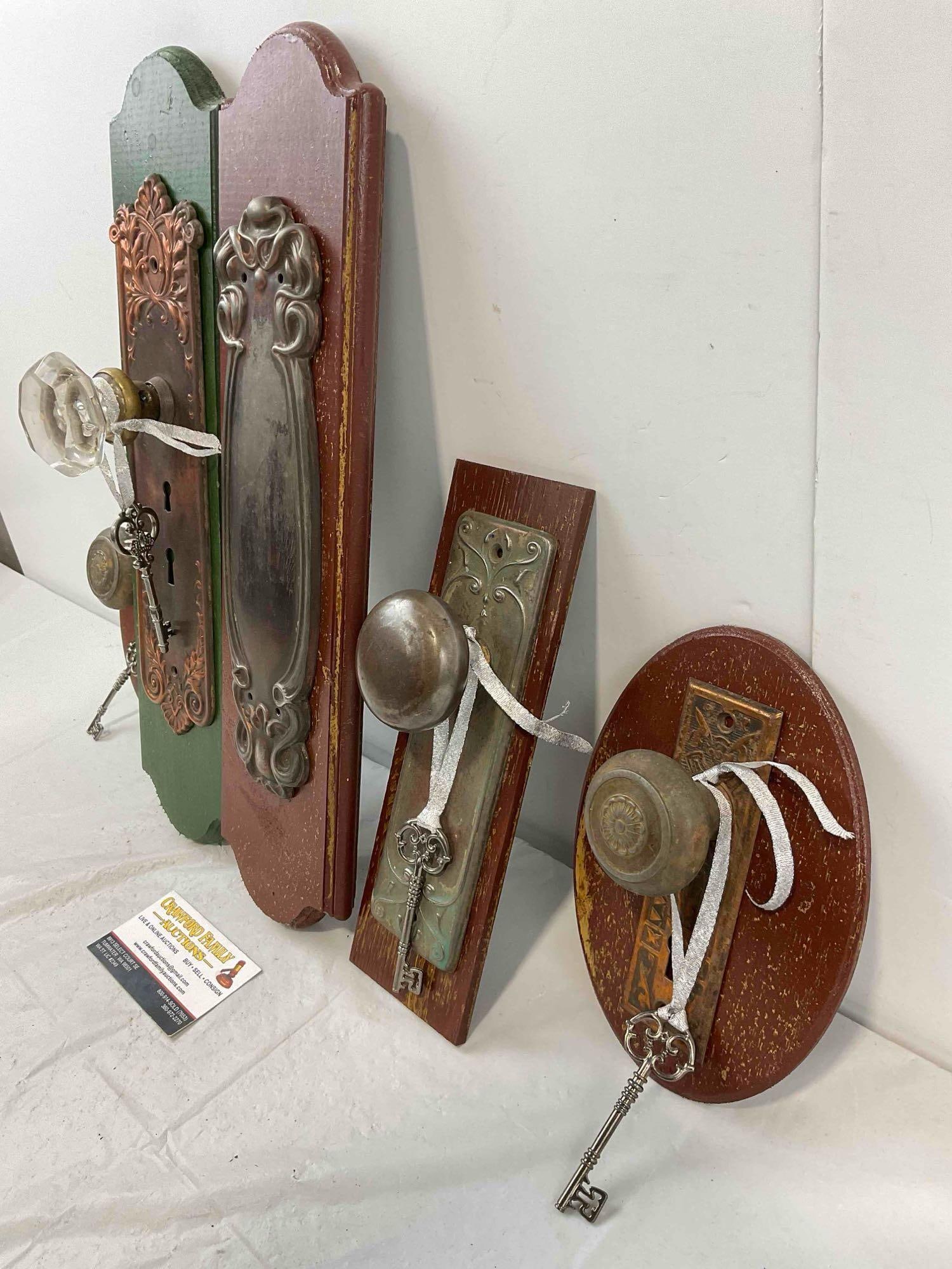 5 pcs Antique Art Nouveau Style Door Knobs w/ Plates on Wooden Plaques. Very Good Condition. - 3