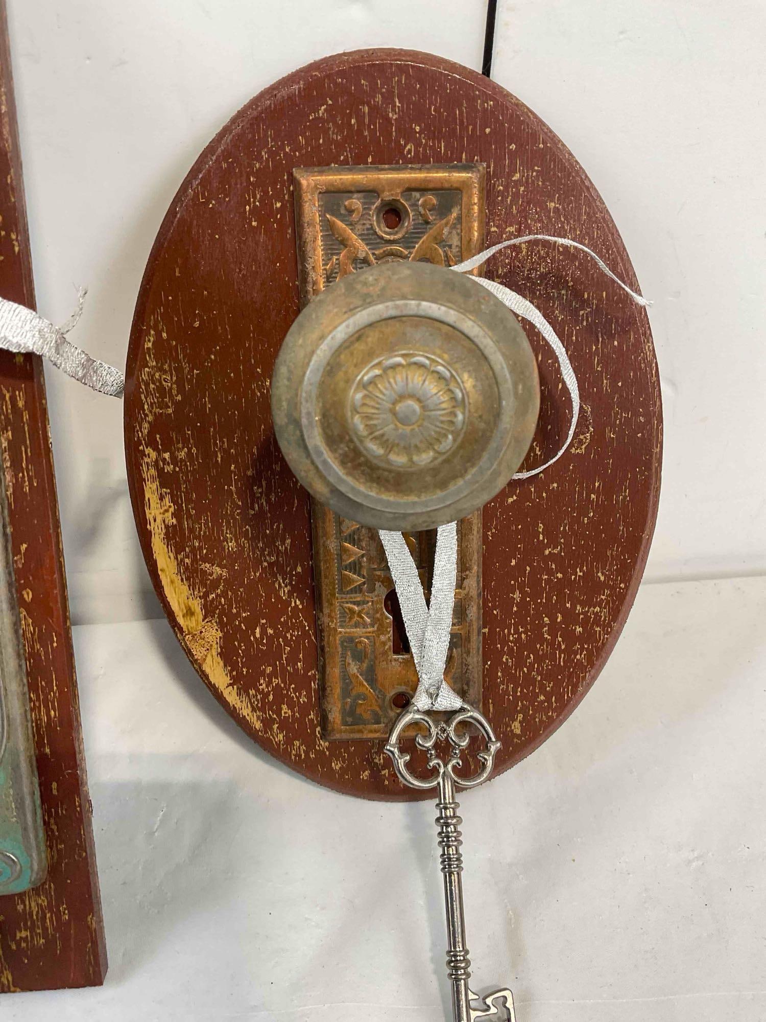 5 pcs Antique Art Nouveau Style Door Knobs w/ Plates on Wooden Plaques. Very Good Condition. - 8