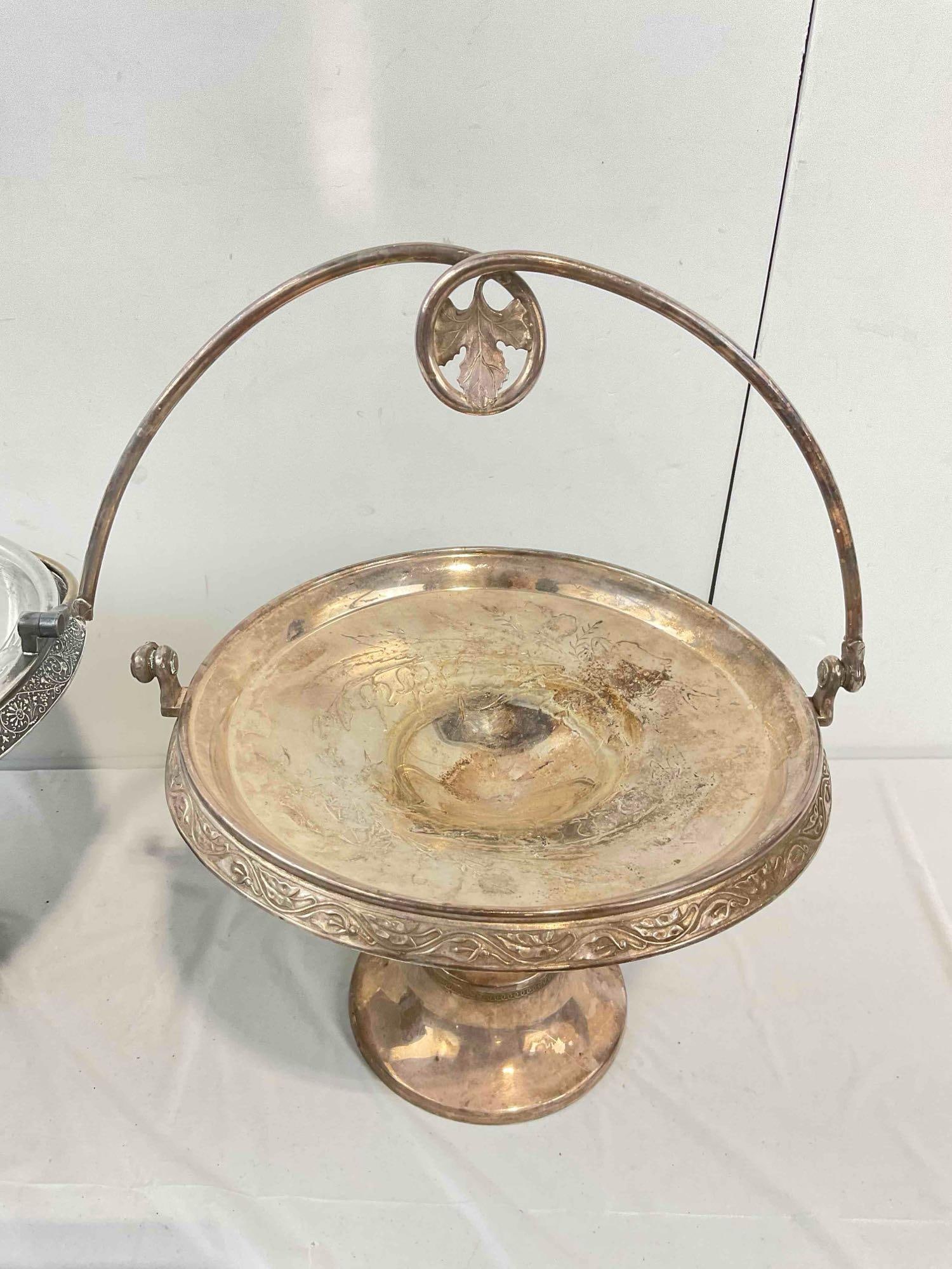 3 pcs Antique Silver Plated Bride Baskets, incl. Reed & Barton and Hall, Elton & Co. See pics. - 6