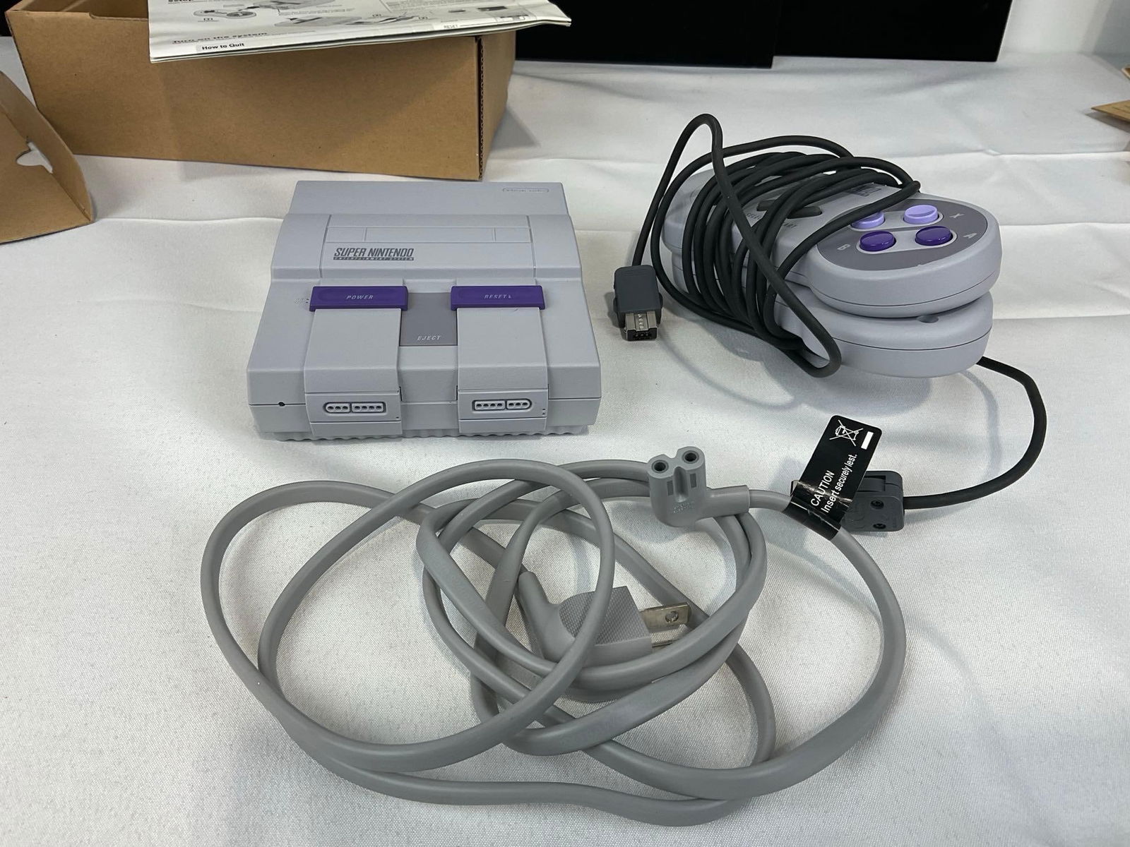Super Nintendo Classic Edition, in box, 2 controllers, w/ games installed, Missing a couple cables - 4