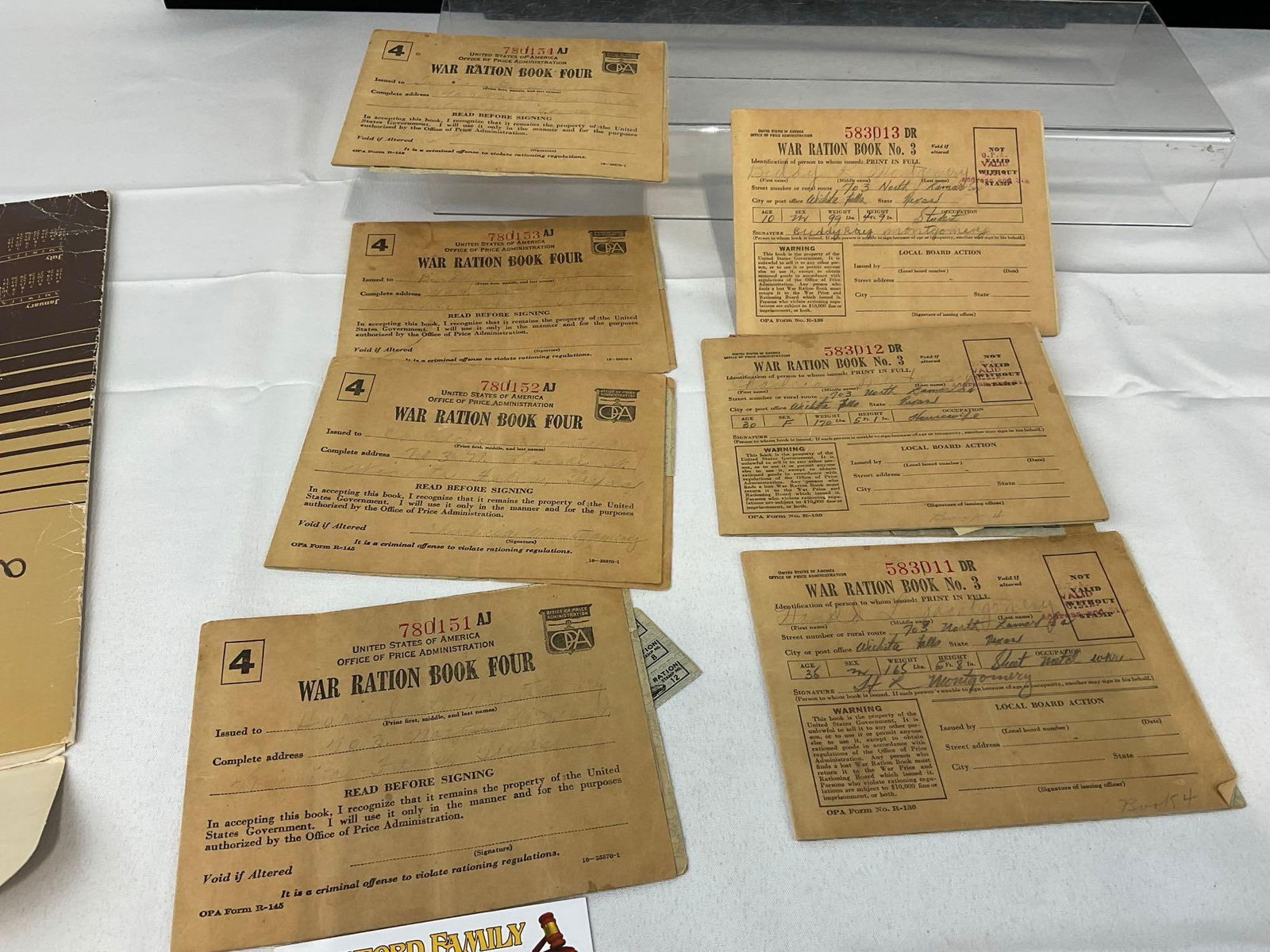 Vintage 1945 post-WWII Coming Home Photos, & 7 no.3 & no.4 War Ration Books - 6