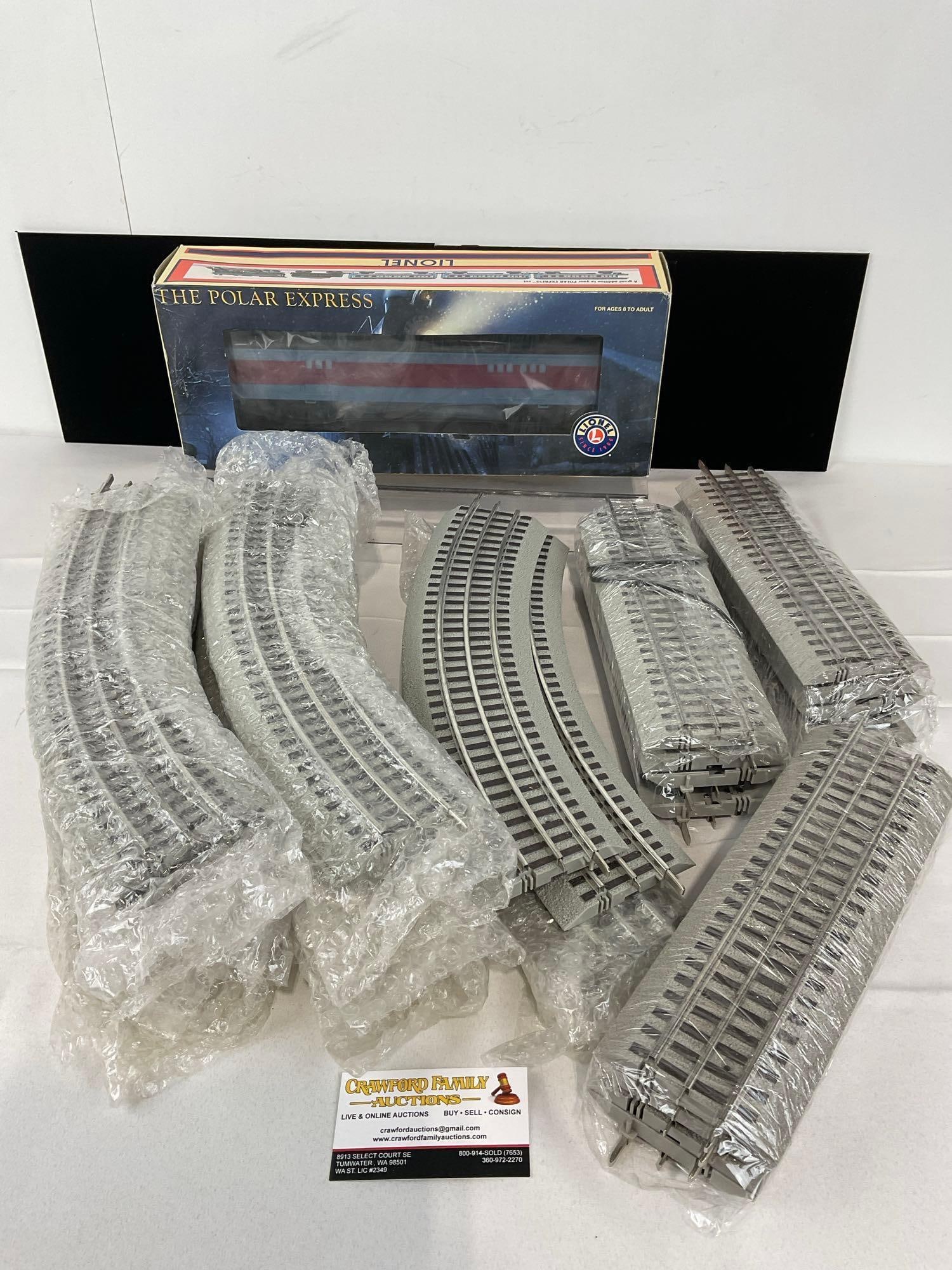 Lionel Polar Express Baggage Car LNL-25135, & Extra Track, approx 16 Curved & 12 Straight pieces (1 of 4)