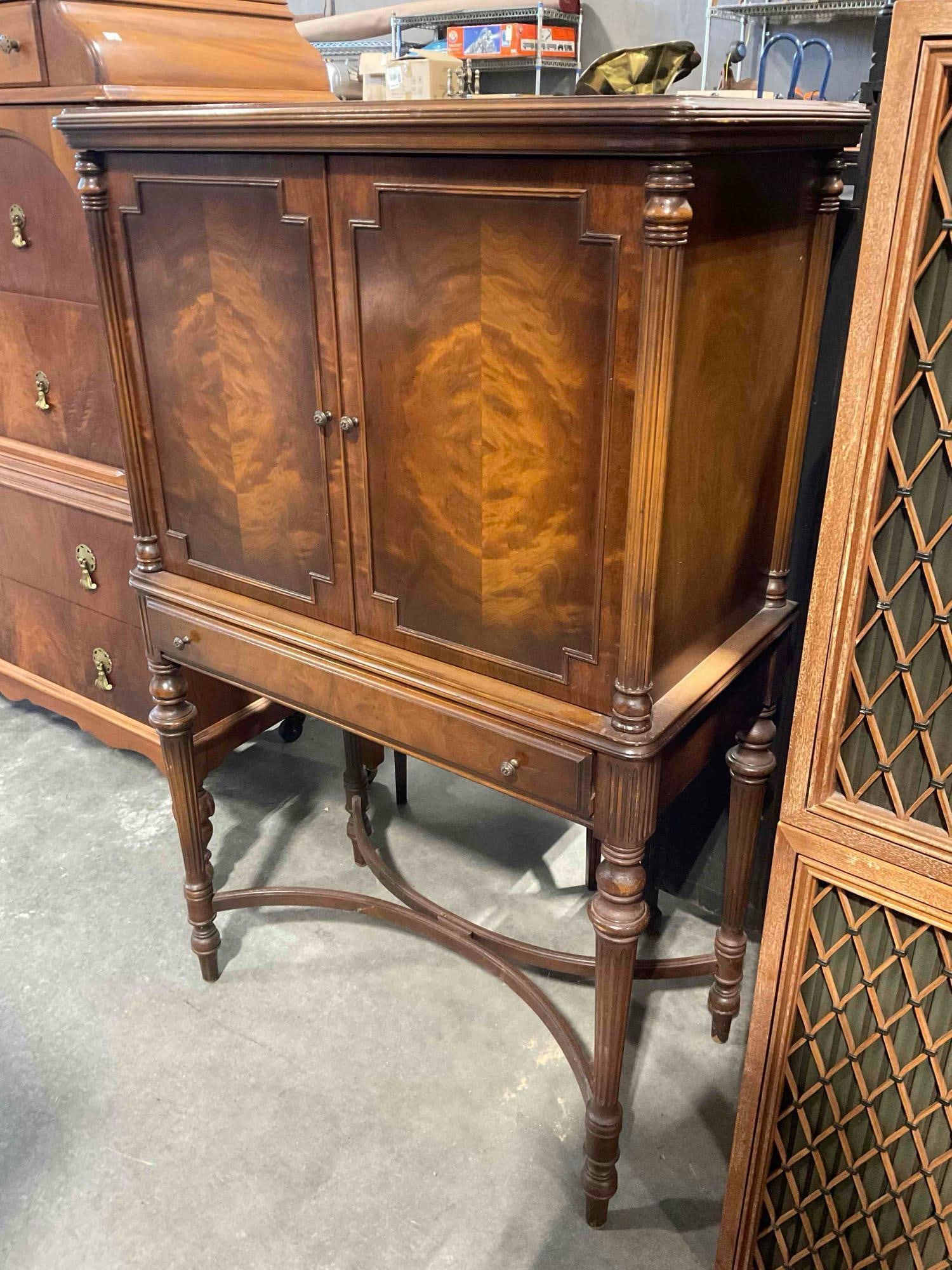 Vintage Philco? Walnut Finish Wooden Radio Cabinet w/ No Radio. Very Good Condition. - 2