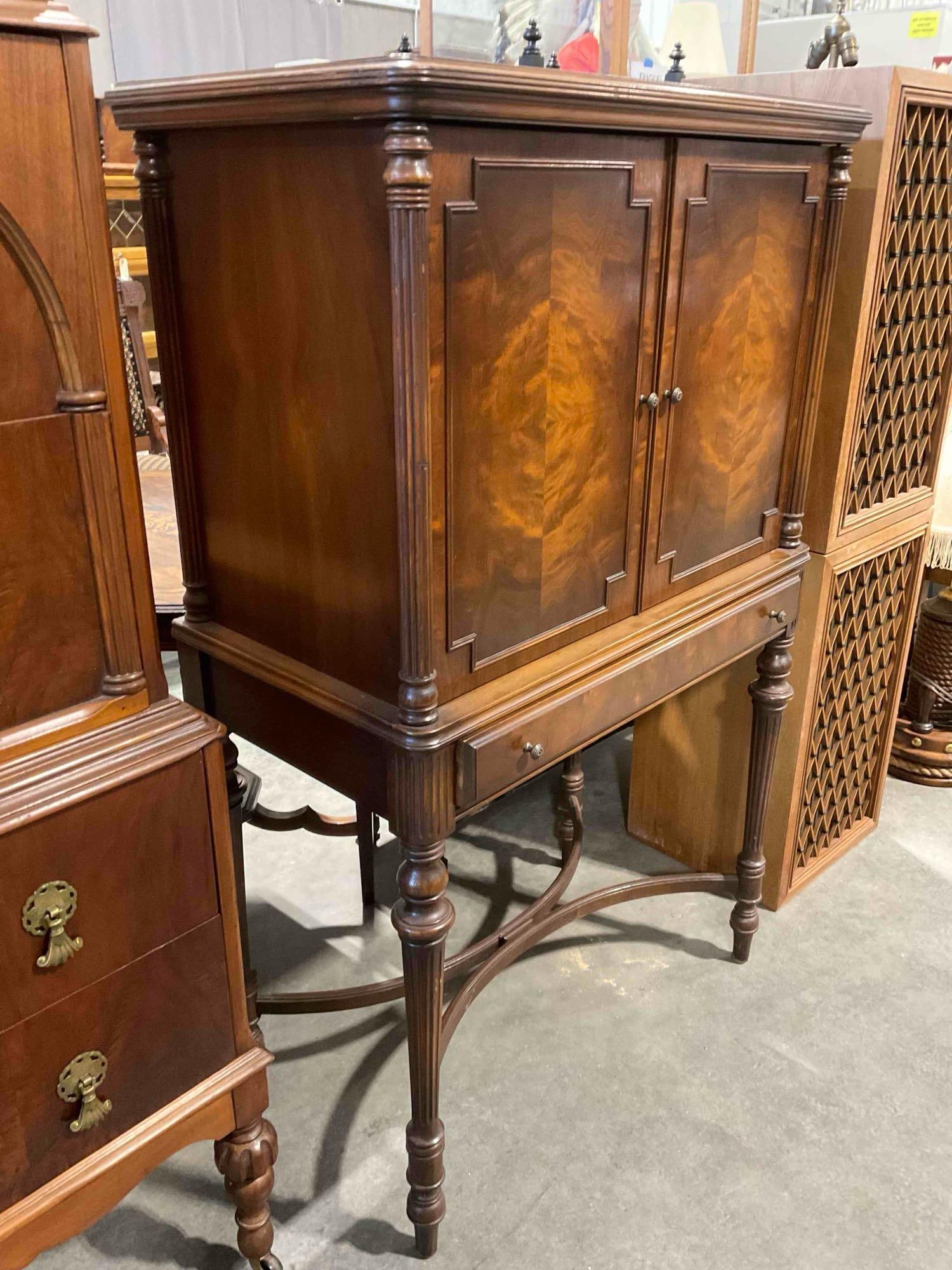 Vintage Philco? Walnut Finish Wooden Radio Cabinet w/ No Radio. Very Good Condition. - 3