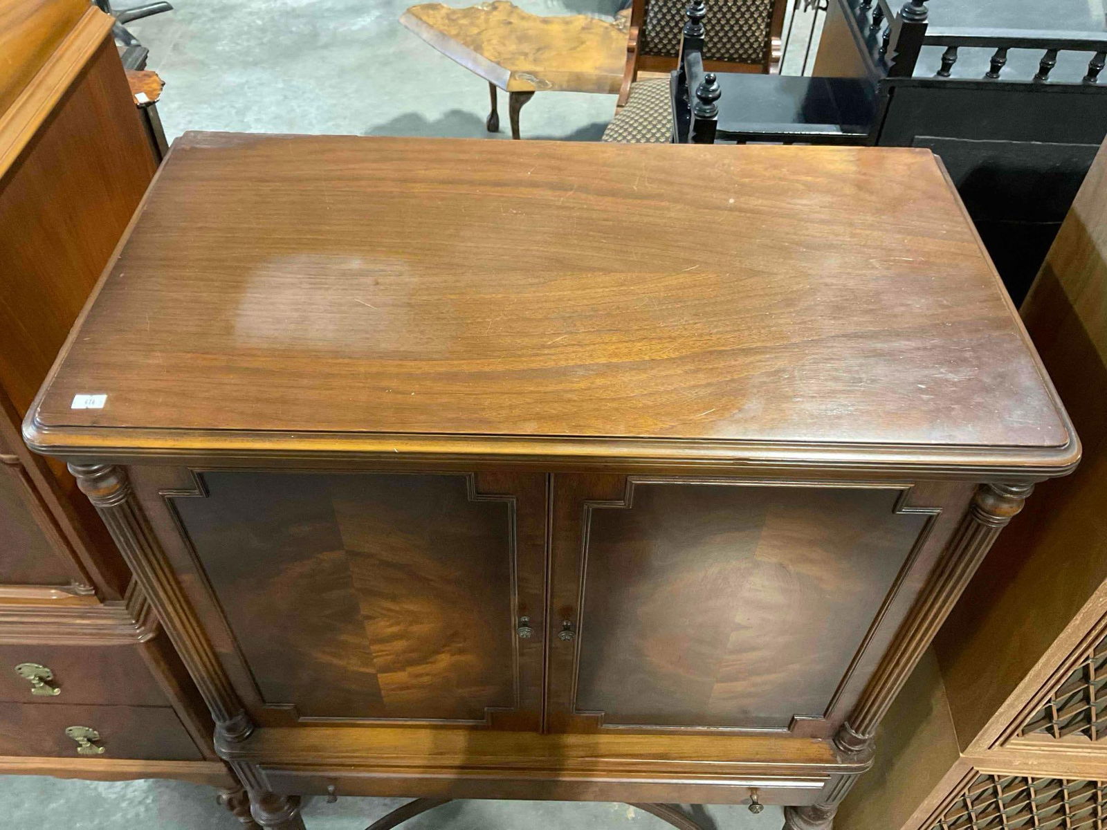 Vintage Philco? Walnut Finish Wooden Radio Cabinet w/ No Radio. Very Good Condition. - 4