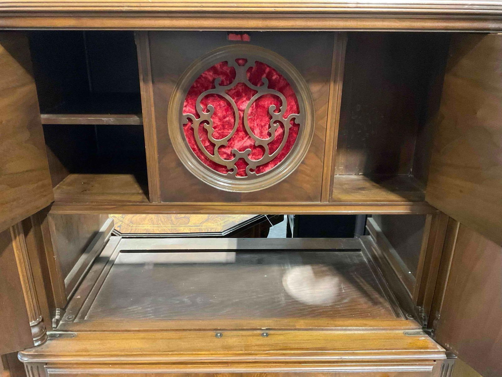 Vintage Philco? Walnut Finish Wooden Radio Cabinet w/ No Radio. Very Good Condition. - 5