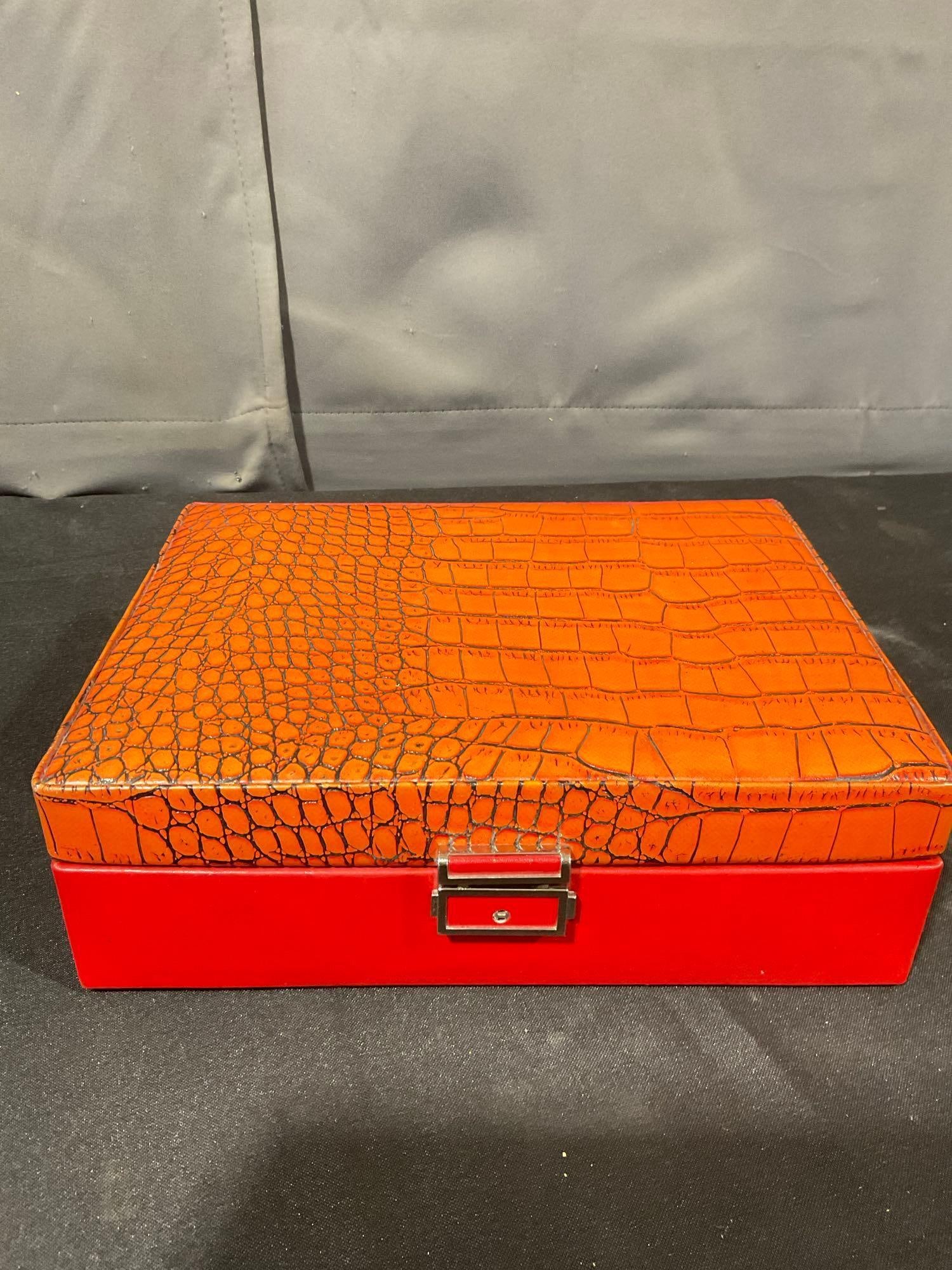 Vintage Faux Alligator Watch case w/ 10 Vintage Watches Most are Swiss made see description - 7