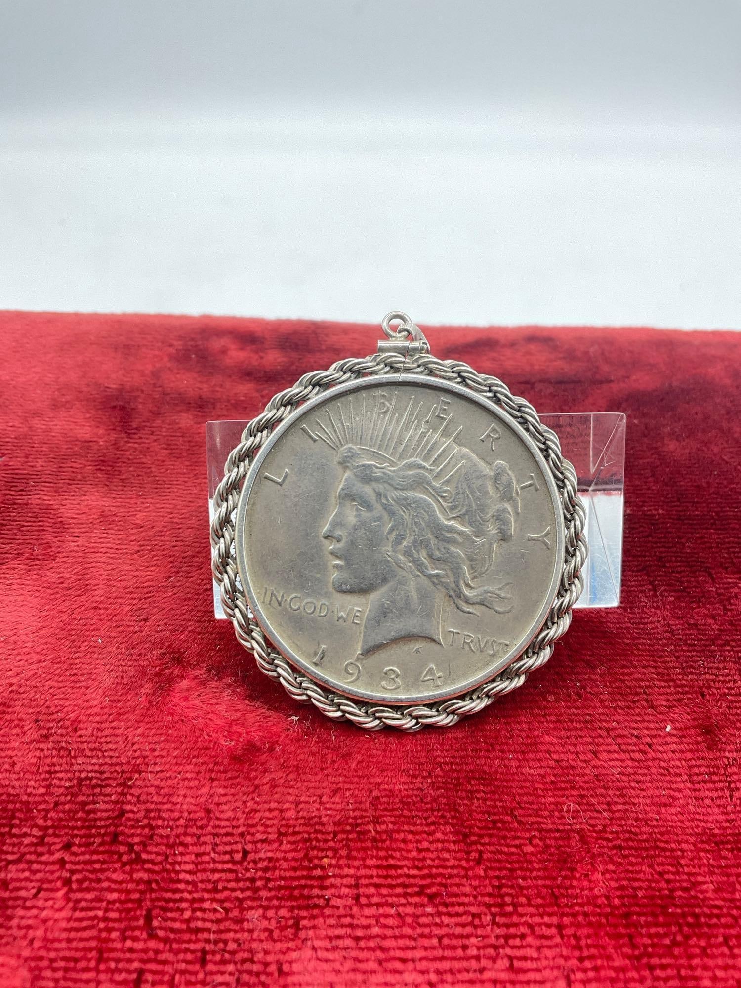 1934-D Silver Peace dollar in a sterling Bezel w/ prestation box Nice coin: c-5280 