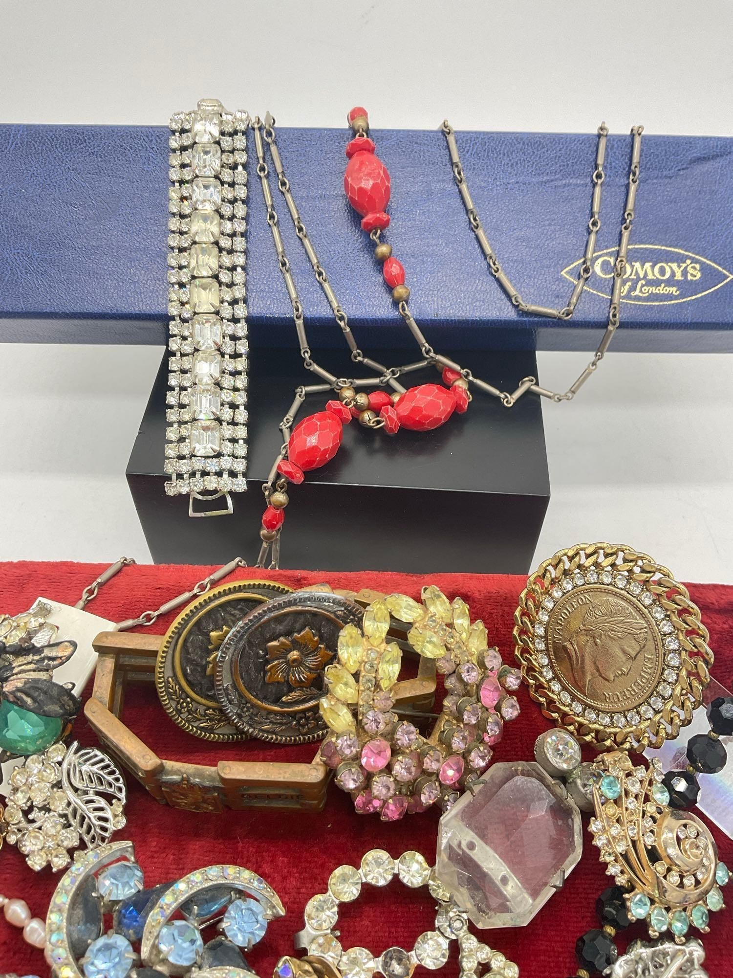 Nice collection of MC & art deco jewelry, Rhinestone's, rings, pearls brooches , Bracelets Plus+ - 4