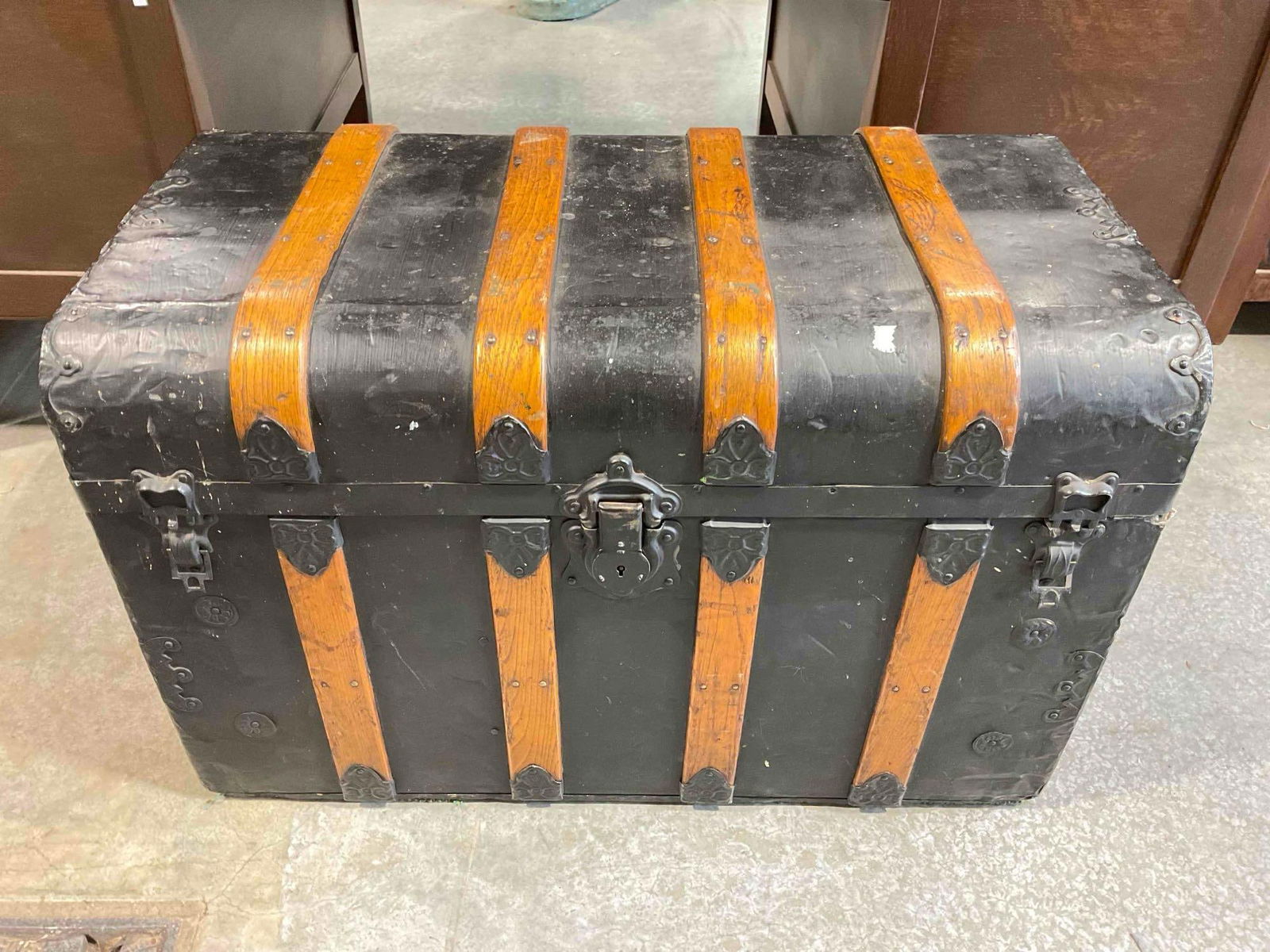 Lovely Antique Black Painted Wood & Metal Steamer Trunk Chest. Very Good Condition. See pics. (1 of 9)