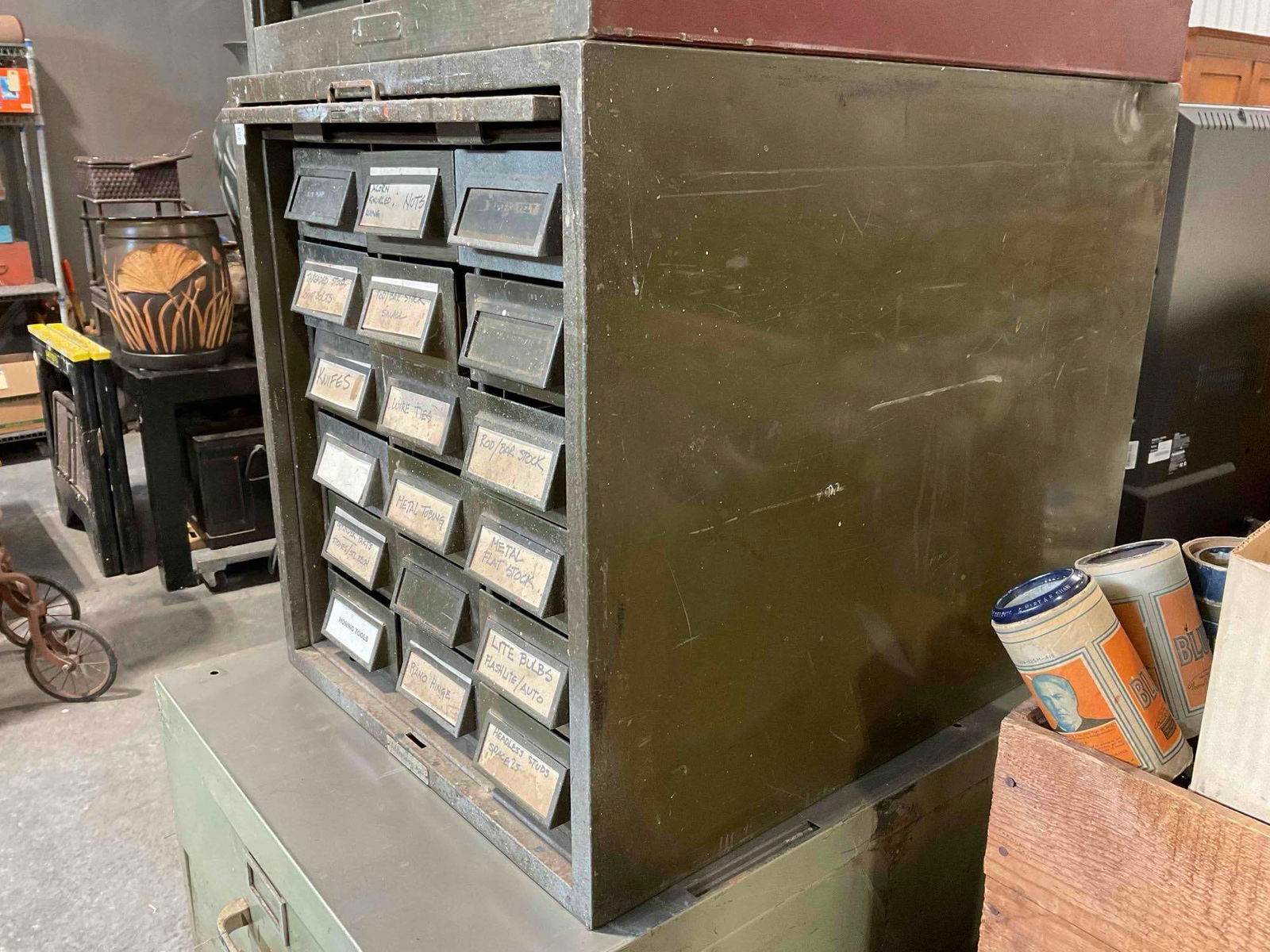 Vintage Addressograph Green Army Drab Painted Metal Tool Chest w/ 18 Drawers. See pics. - 3