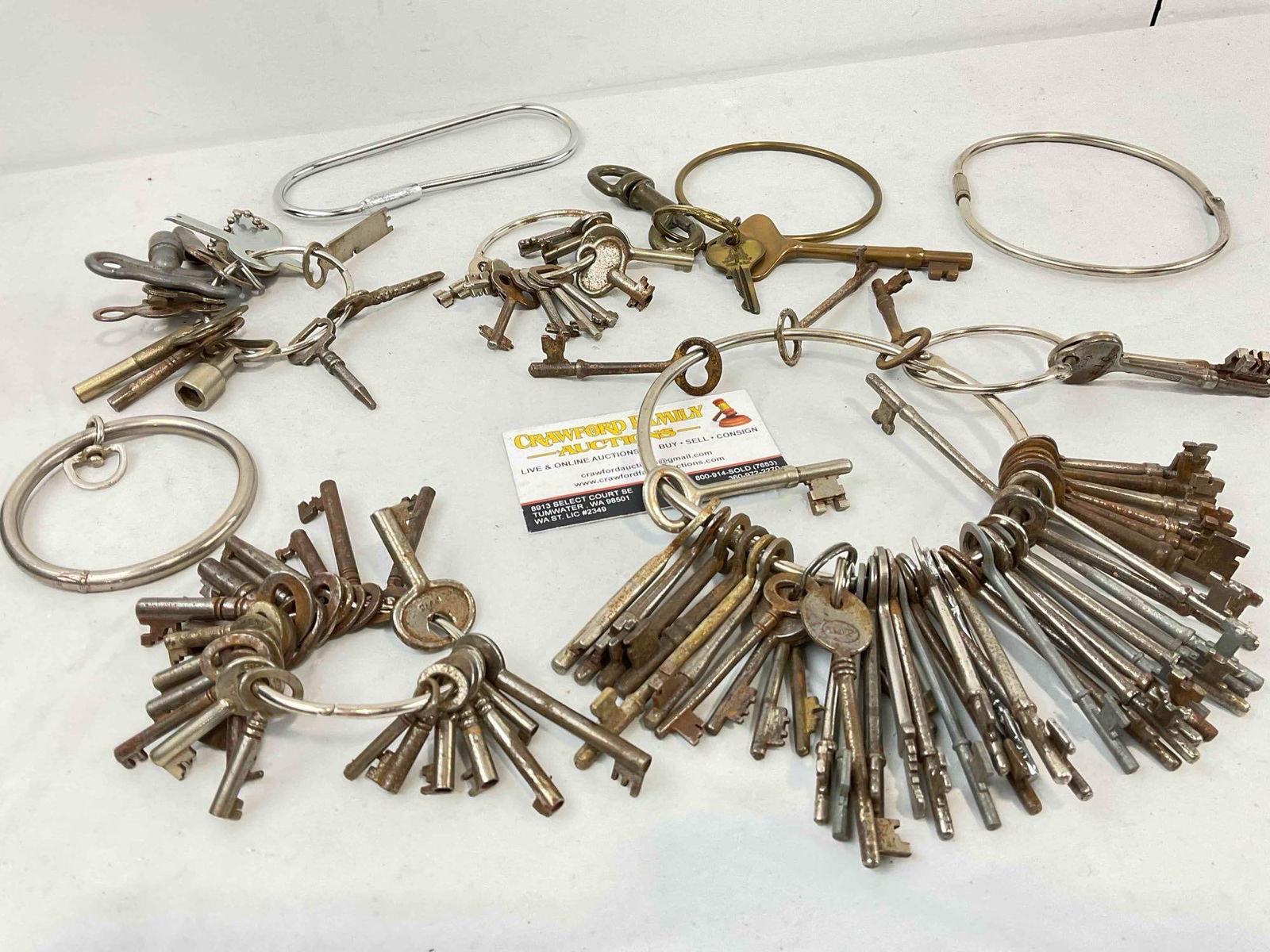 8+ pcs Vintage Key & Keyring Collection, incl. Winding Keys, Door Keys, Skeleton Keys & More! (1 of 5)