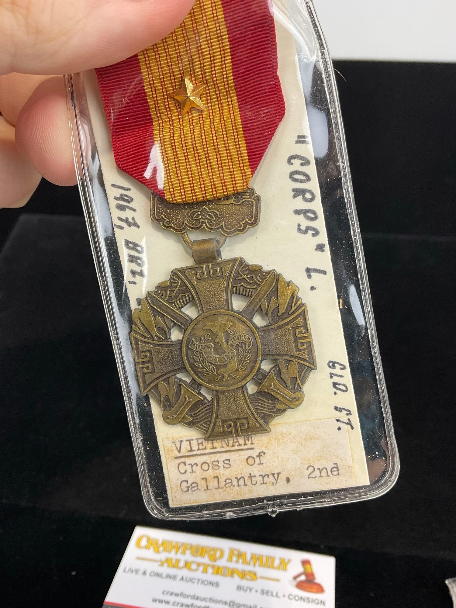 Pair of Vietnamese Medals, Naval Service 1964 & Cross Gallantry 2nd Class, 1967 - 3