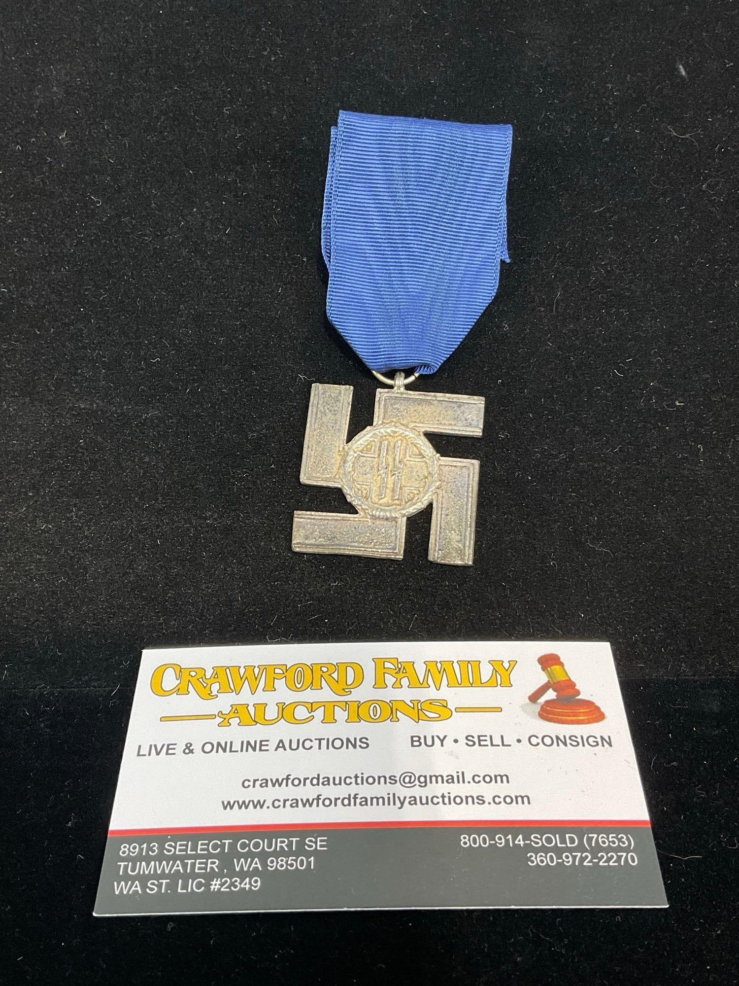 Vintage German WW2 Era SS 12 Year Service Medal, Blue Ribbon (1 of 3)