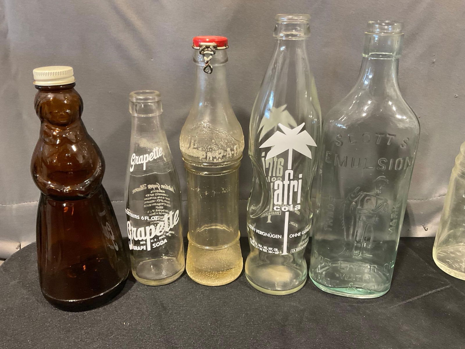 25 Glass Bottles, Afri-Cola, Coca-Cola incl 92 Barcelona Olympics, Vernor, Grapette & more - 5