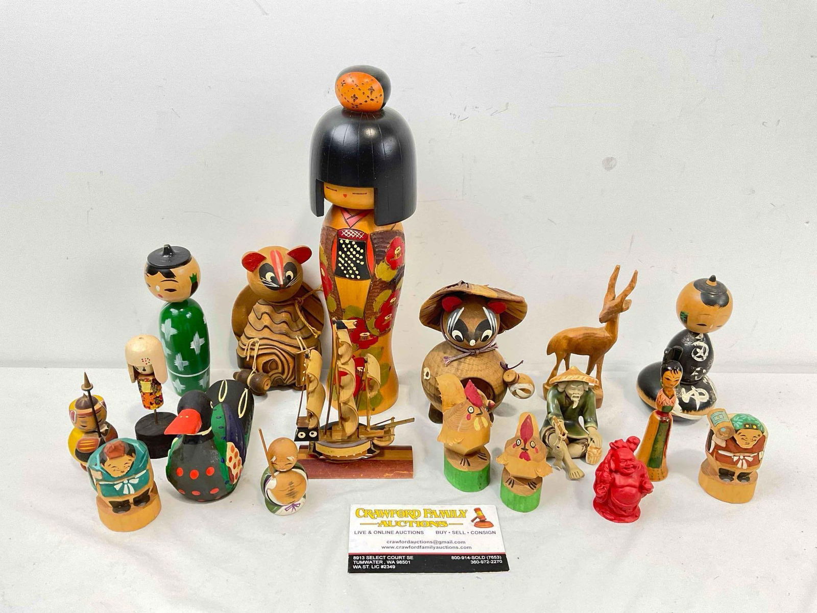 18 pcs Vintage Souvenir Collection, incl. Japanese Wooden Trinkets & Much More! See pics.: 18 pcs Vintage Souvenir Collection, incl. Japanese Wooden Trinkets & Much More! Minor wear indicative of age, condition is otherwise very good. Largest measures 3" x 3" x 10' DM-5360