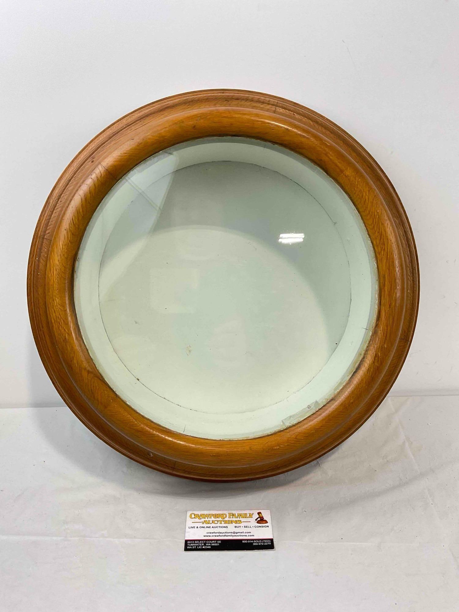 Vintage Round Oak Wood & Glass Shadow Box. Measures 18" x 18" x 5" Very Good Condition.: Vintage Round Oak Wood & Glass Shadow Box. Measures 18" x 18" x 5" Very Good Condition. Minor wear indicative of age, condition is otherwise very good. DM-5360 *Oversized shipping may apply* 
