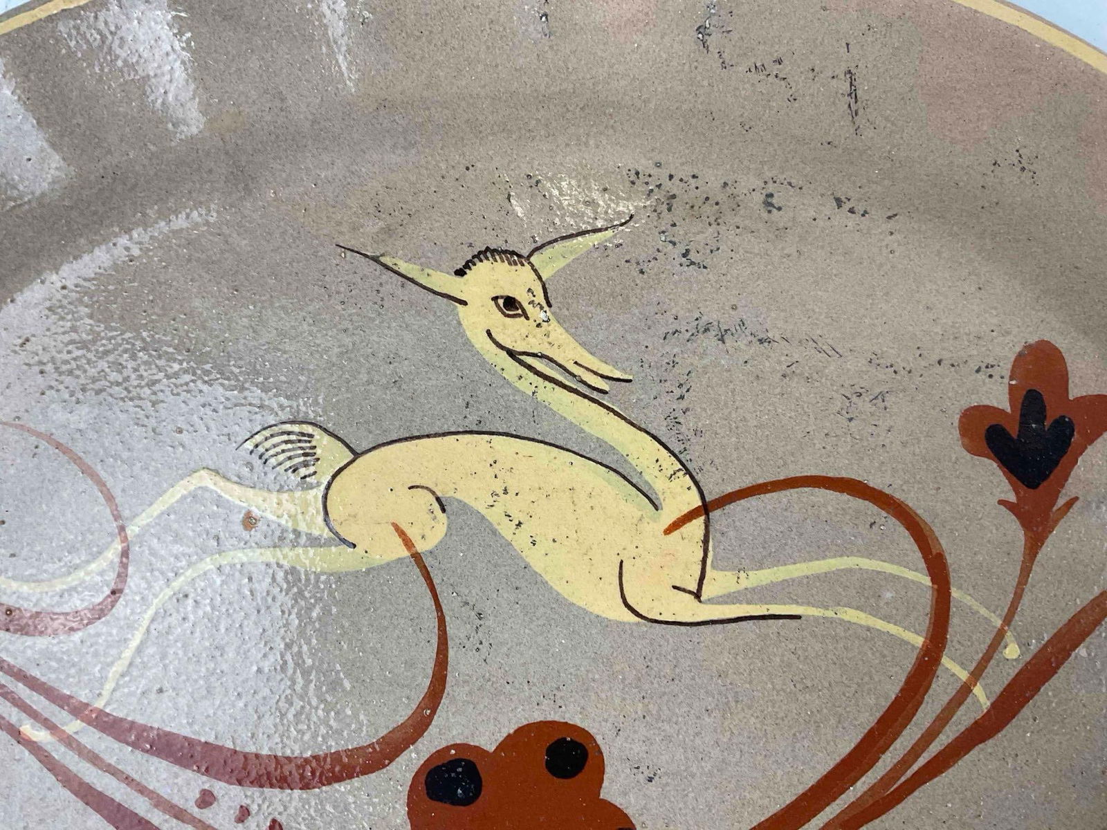 2 pcs Vintage Mexican Tonala Painted Pottery Decorative Plates w/ Leaping Gazelle Pattern. - 4