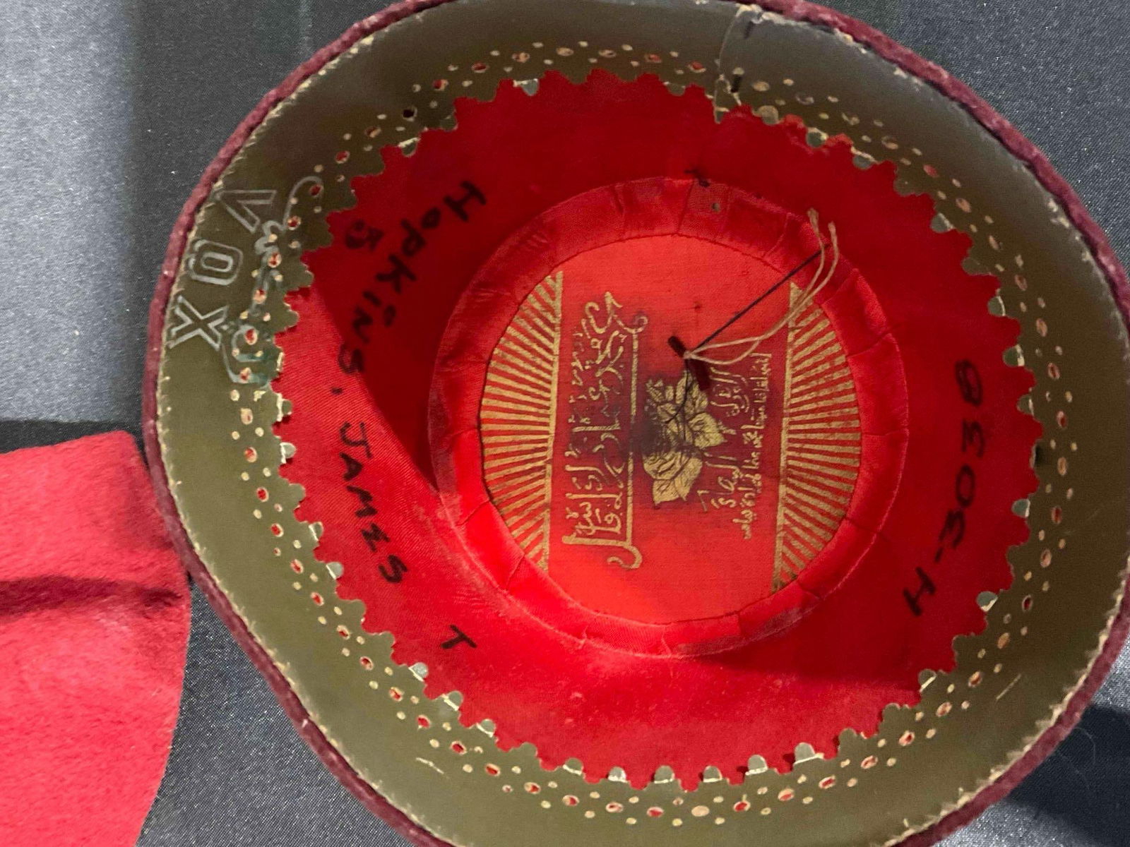 5 pcs Vintage Moroccan Clothing, incl. 2x Red Hats, 1x Pair Leather Shoes, 2x Long Tops. See pics. - 7