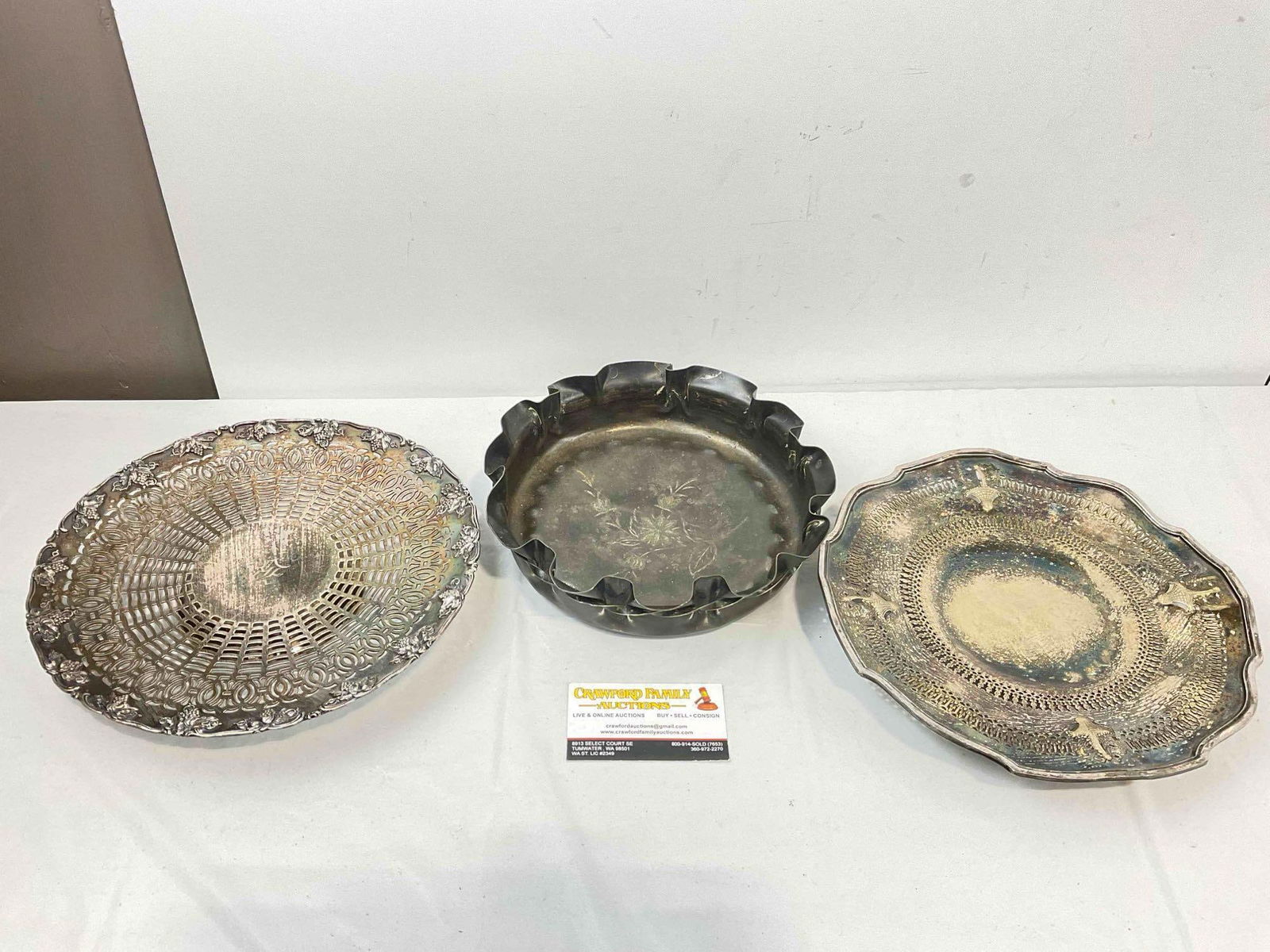 3 pcs Vintage Silver Plated Serving Trays, incl. Rogers & Sheffield. Very Good Condition. See pics. (1 of 10)