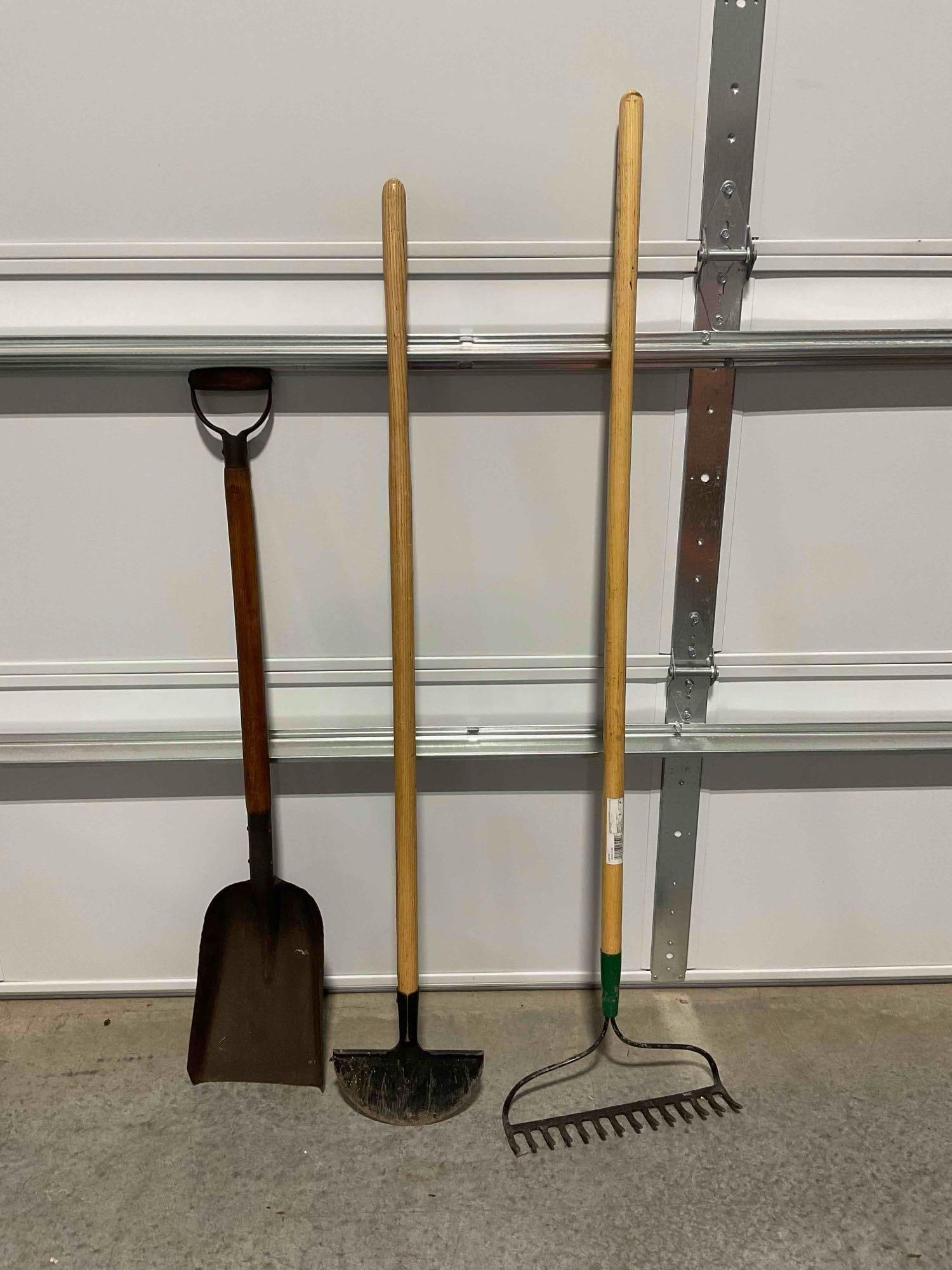 3 pcs Farming & Agricultural Tools, incl. Shovel, Rake & Lawn Edger. Very Good Condition. See pics. (1 of 4)