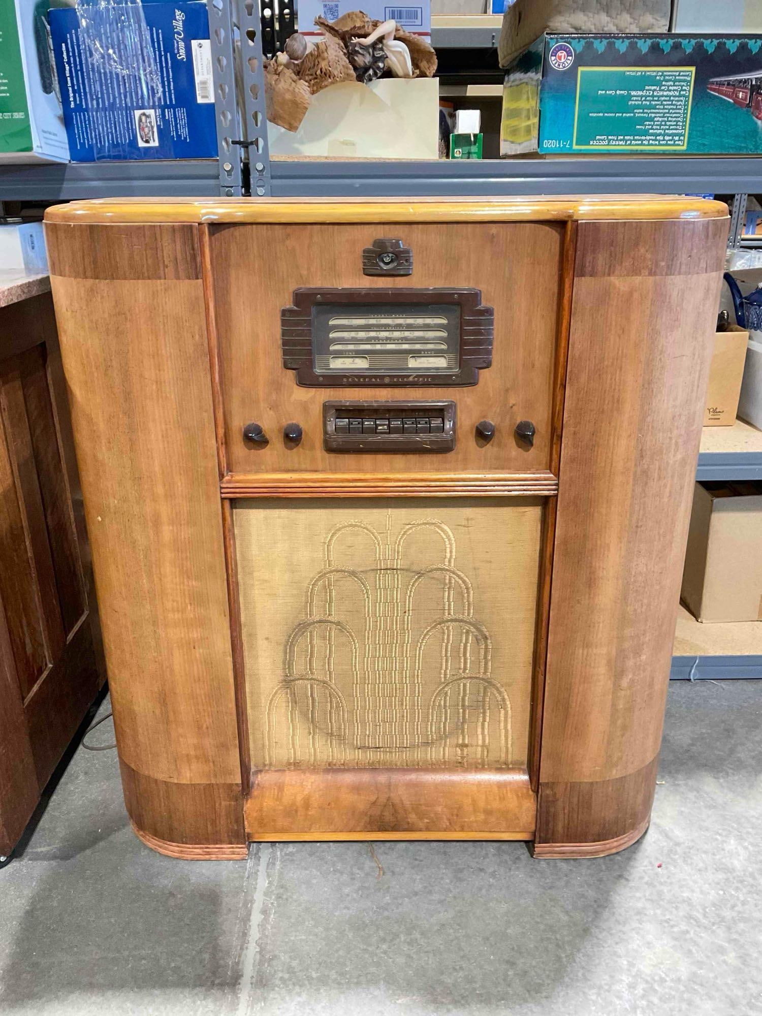 Vintage General Electric Floor Tube Radio Model G-76. Untested. See pics. (1 of 7)